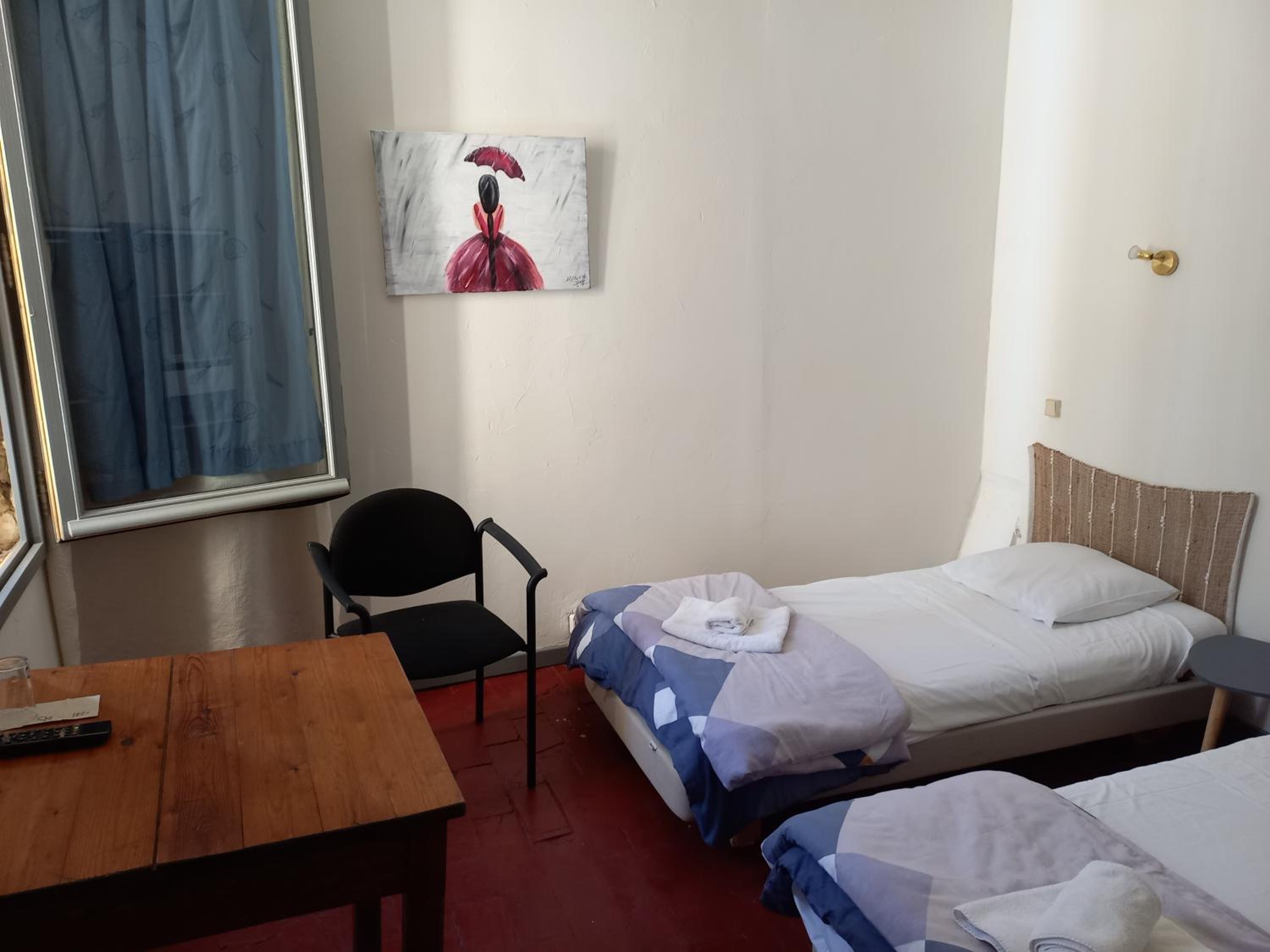 Standard Twin Room - Photo 2