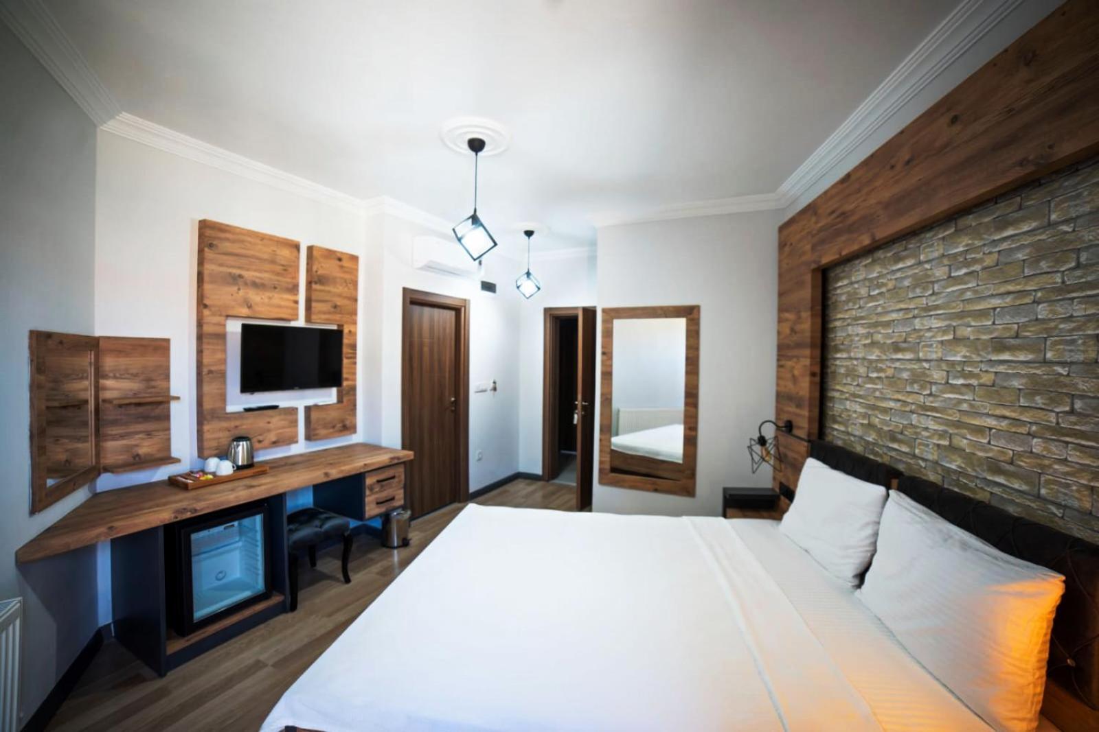 Double Room with Mountain View - Photo 3