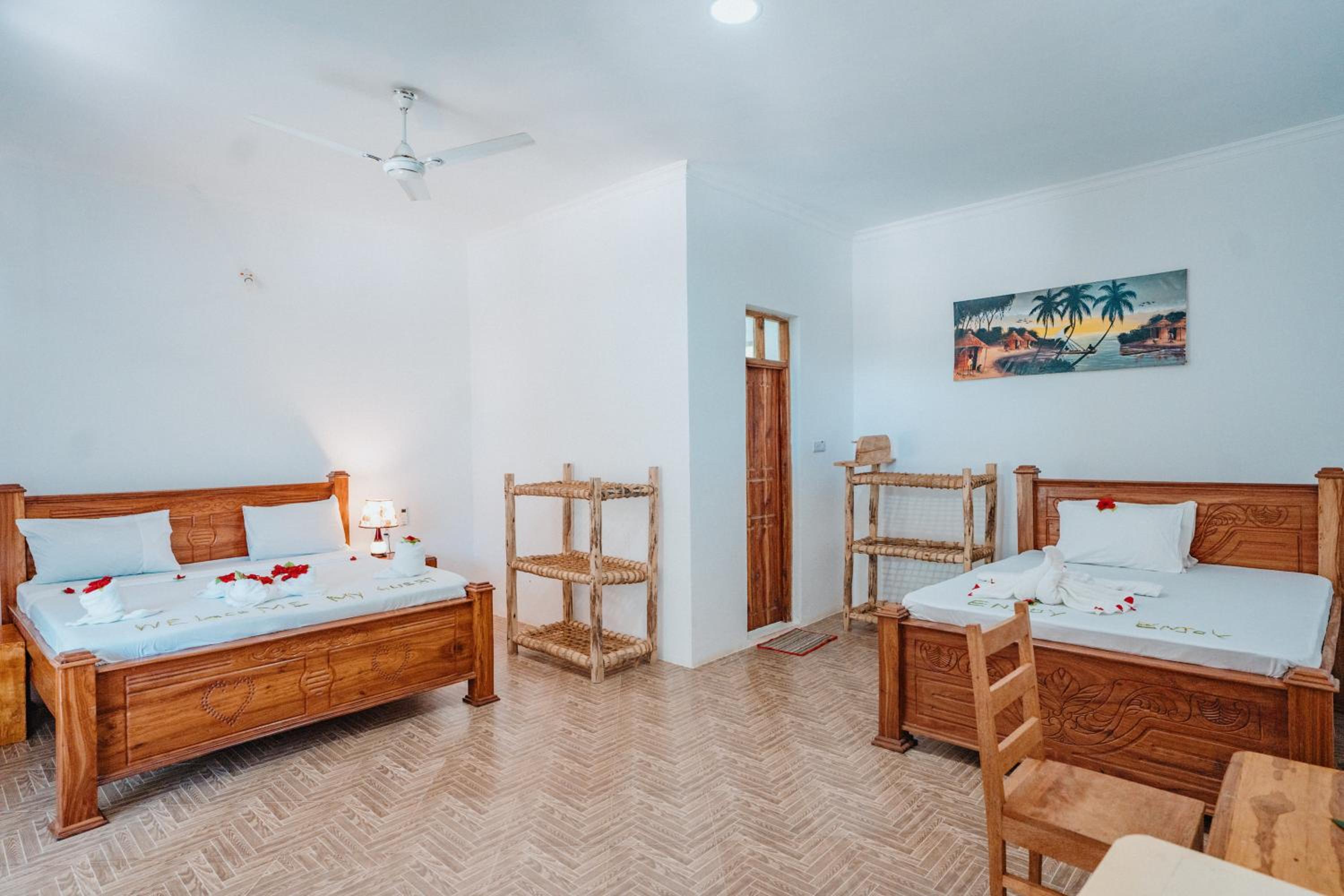 Family Room with Sea View - Photo 3