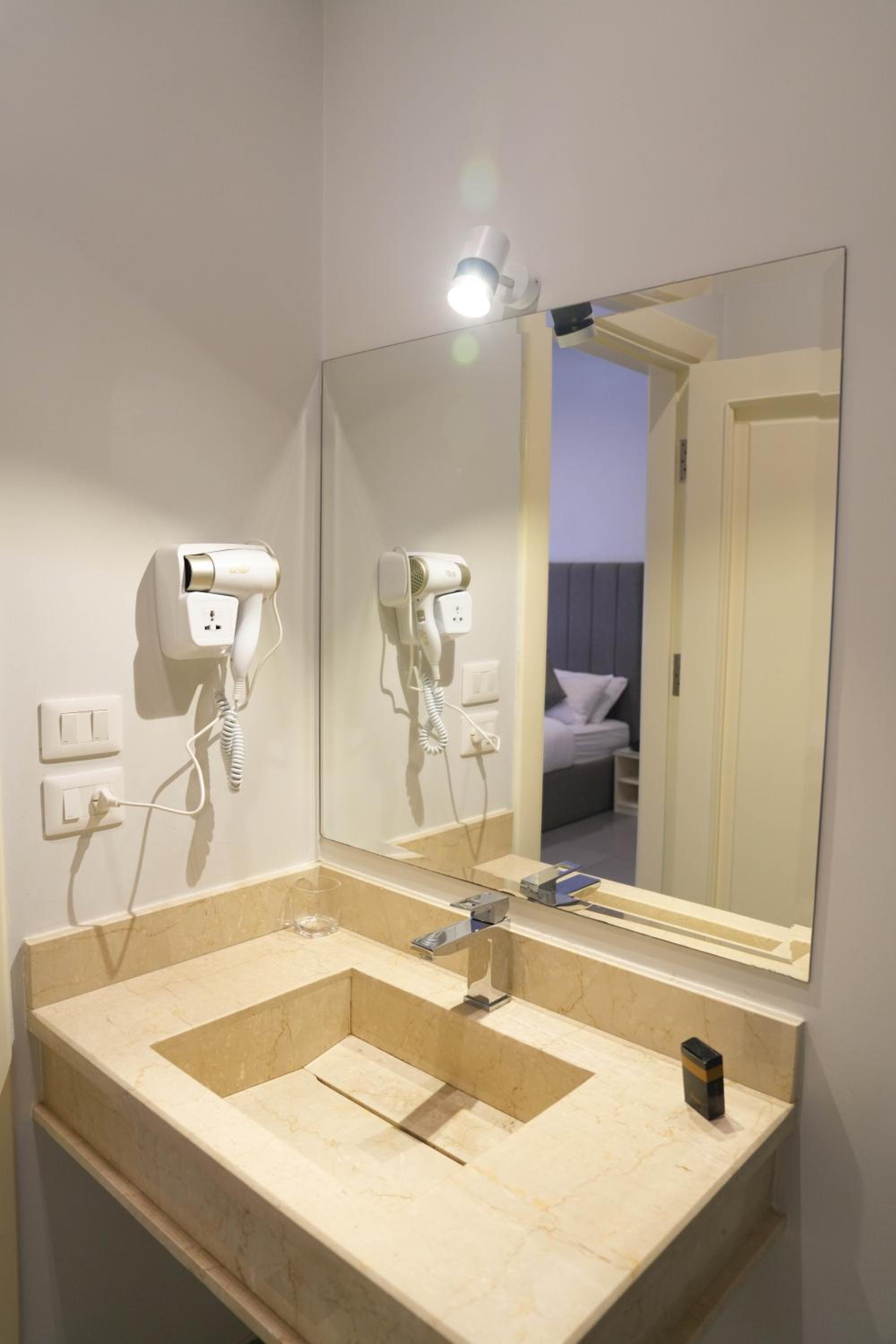 Deluxe Queen Room - Photo 58