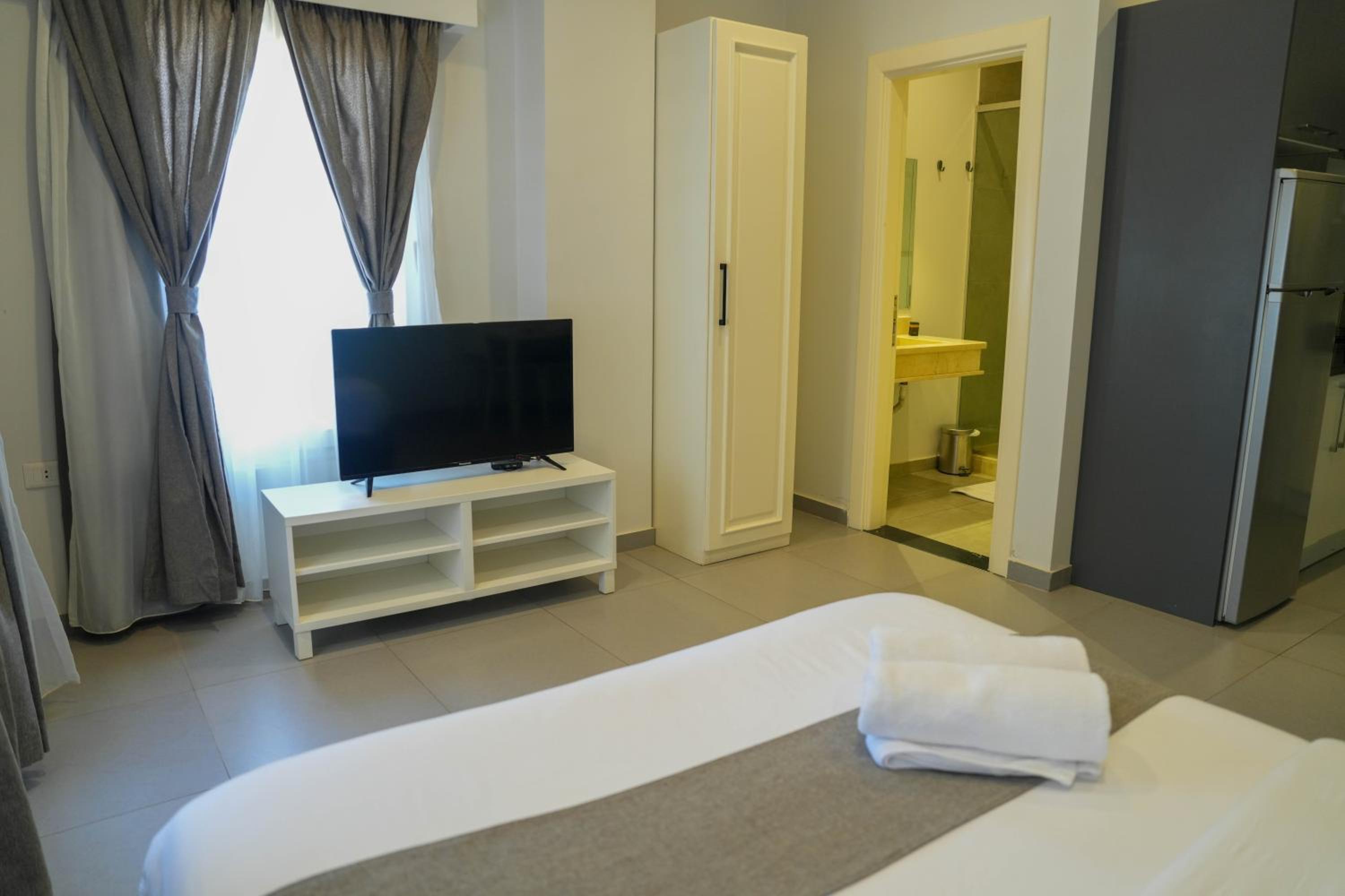 Deluxe Queen Room - Photo 62