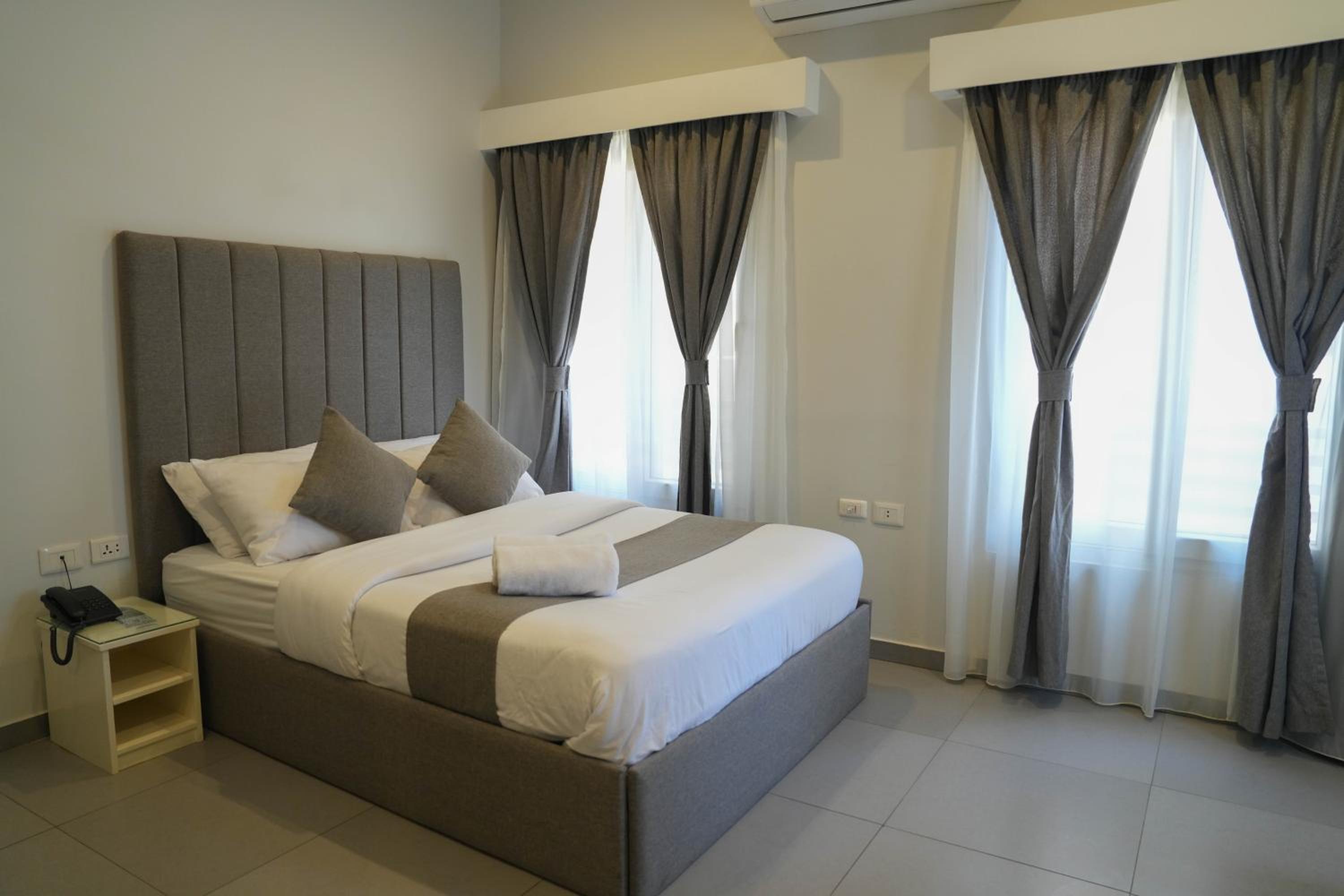 Deluxe Queen Room - Photo 50