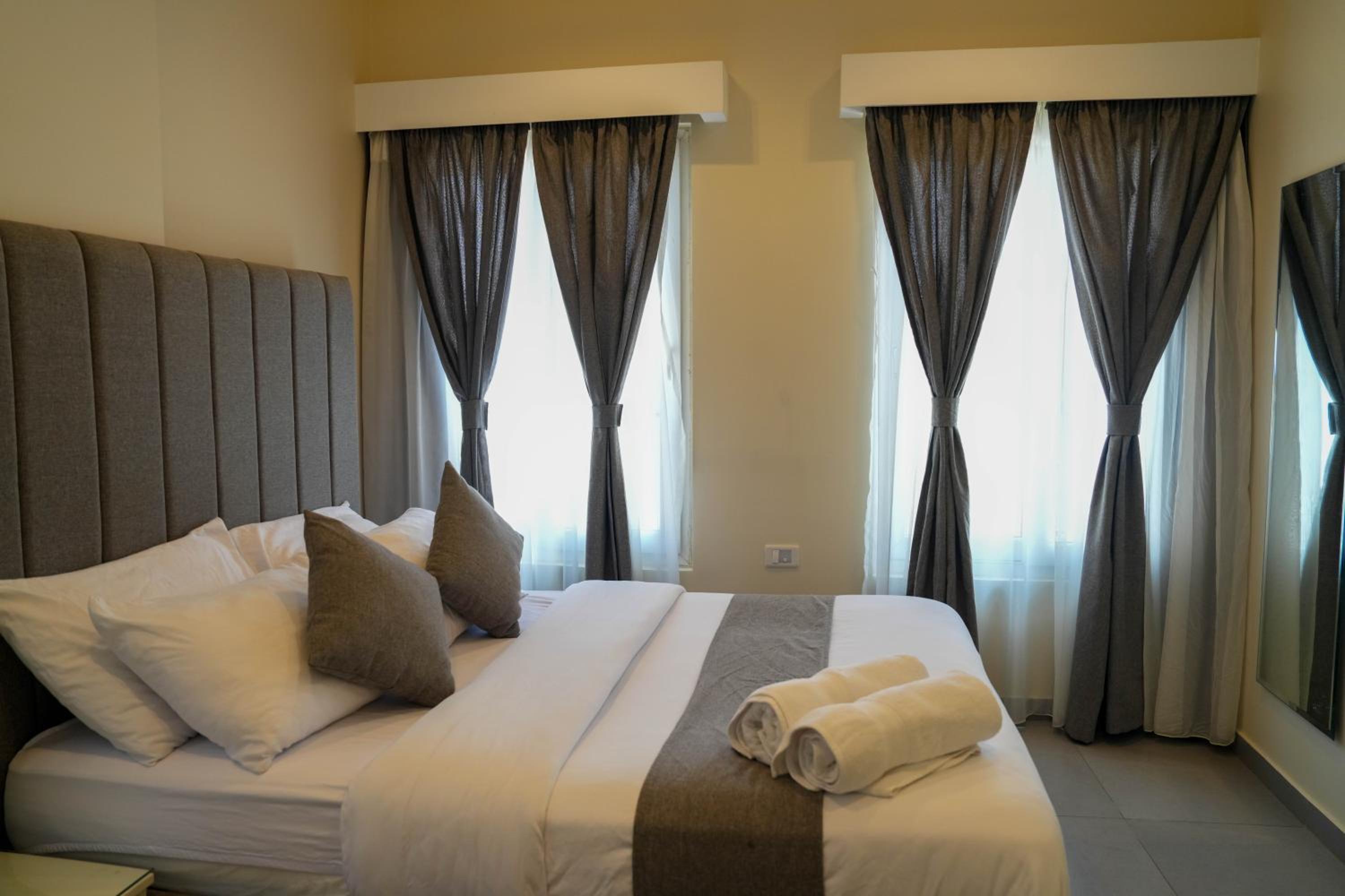 Deluxe Queen Room - Photo 44