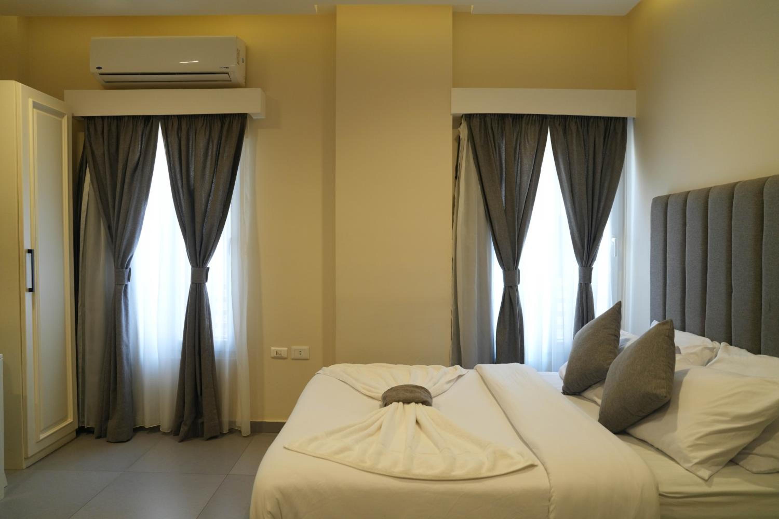 Deluxe Queen Room - Photo 45