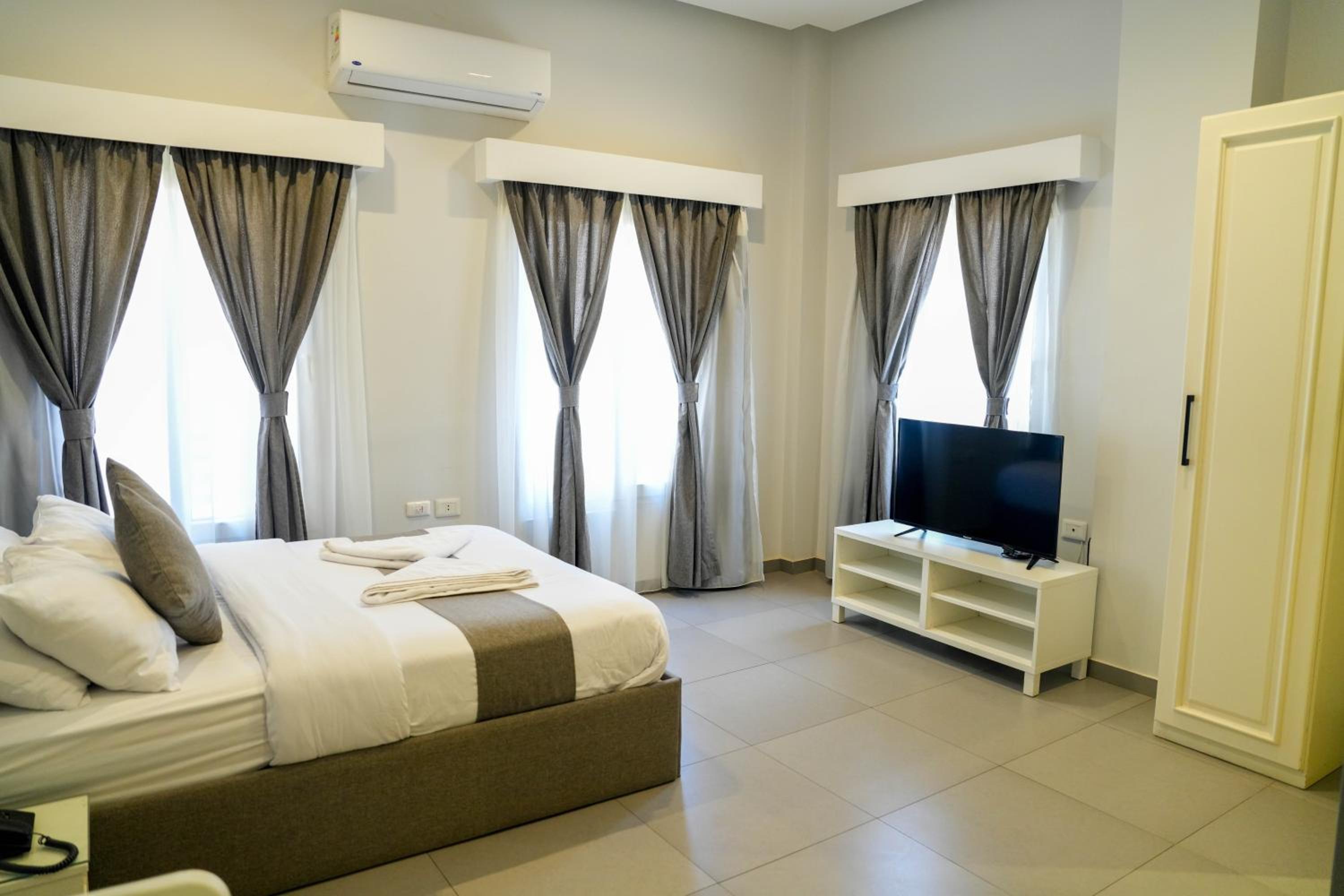 Deluxe Queen Room - Photo 46
