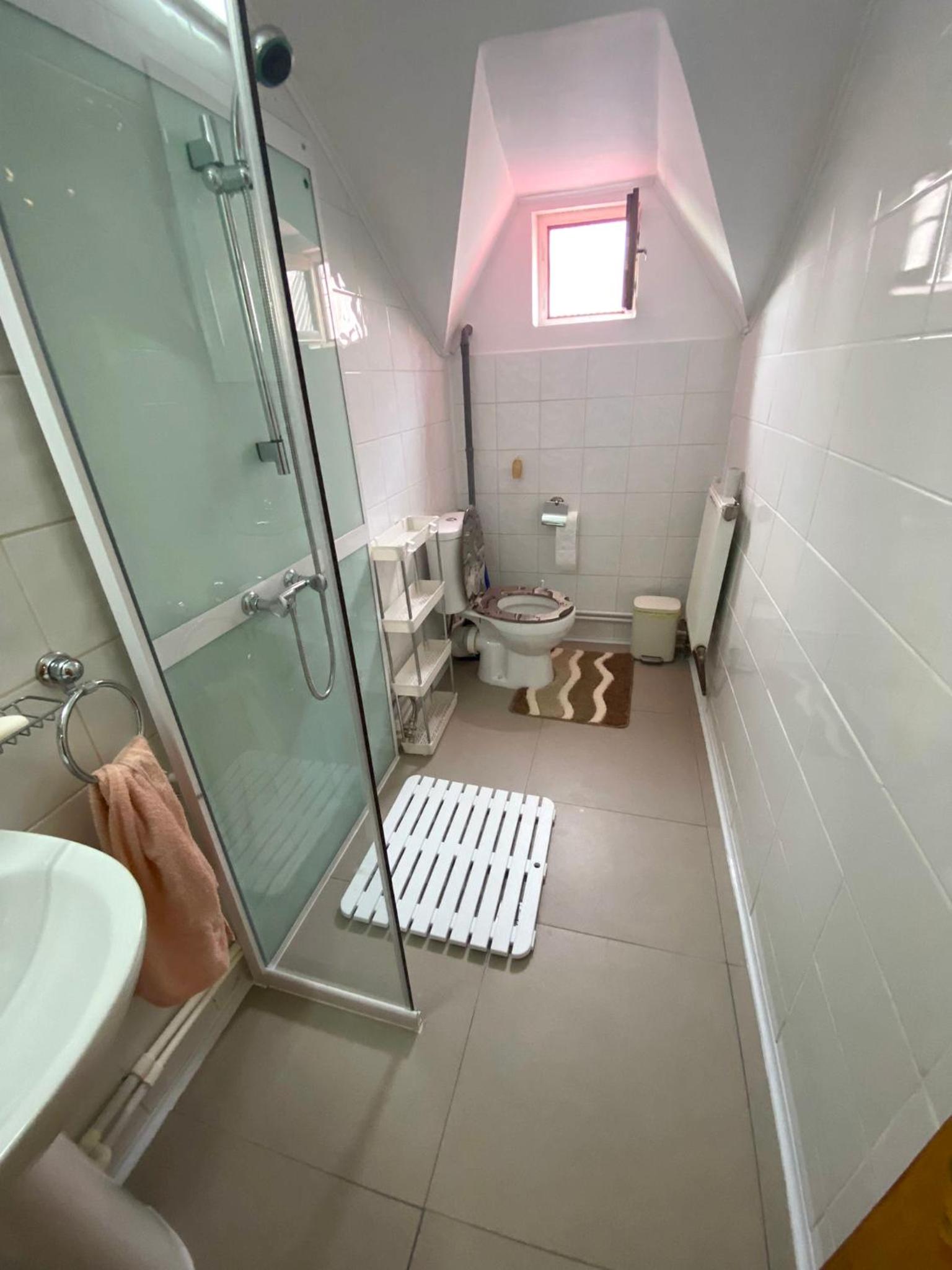 Double Room with Shared Bathroom photo 3