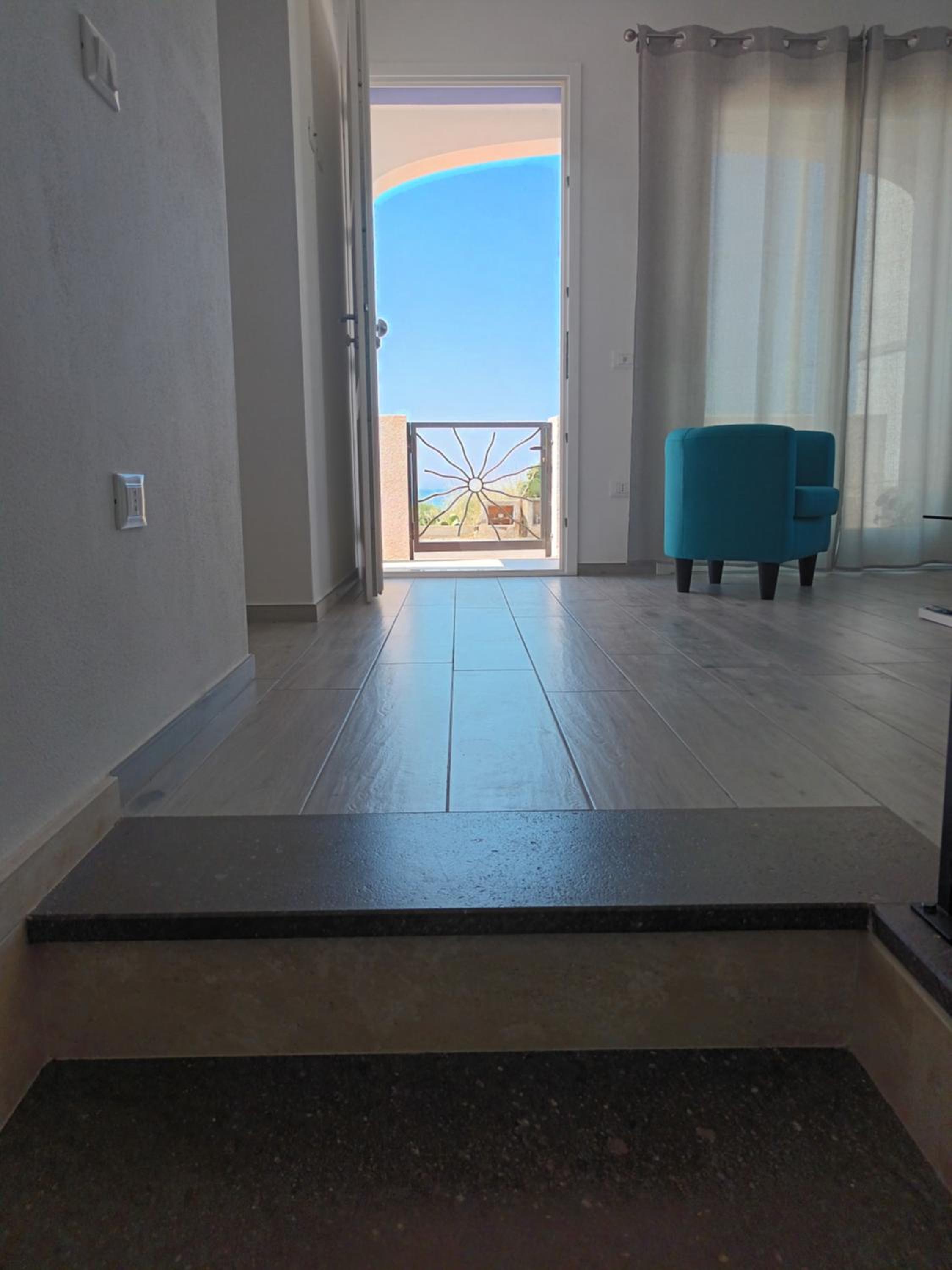 Deluxe Double Room (2 Adults + 1 Child) - Photo 16