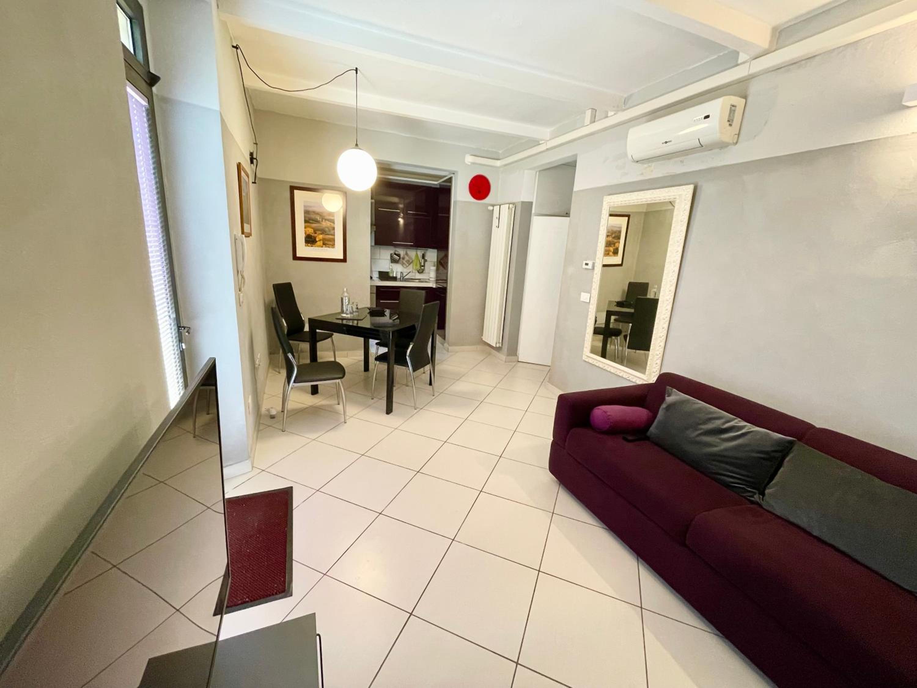 One-Bedroom Apartment photo 1