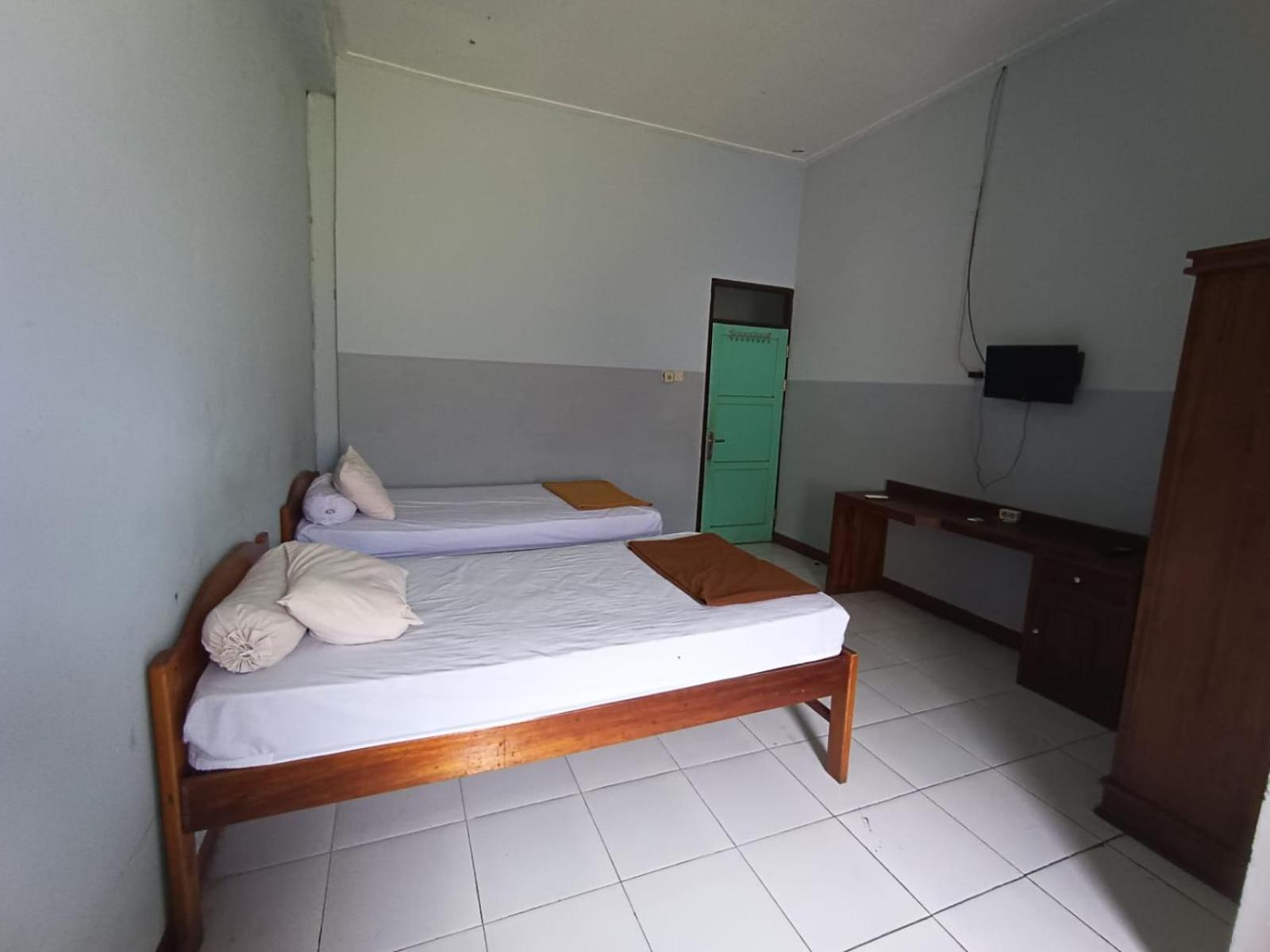 Standard Twin Room - Photo 1