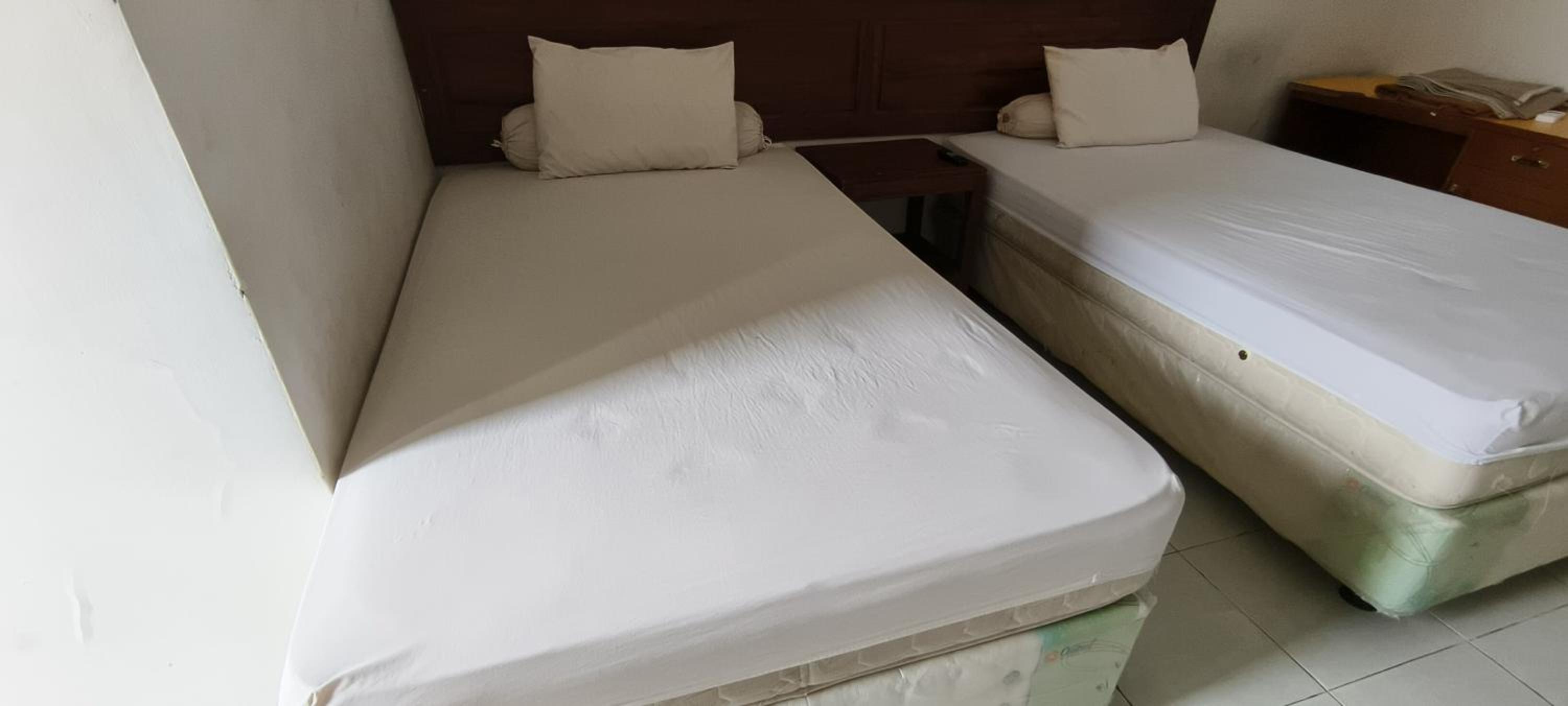 Standard Twin Room - Photo 8