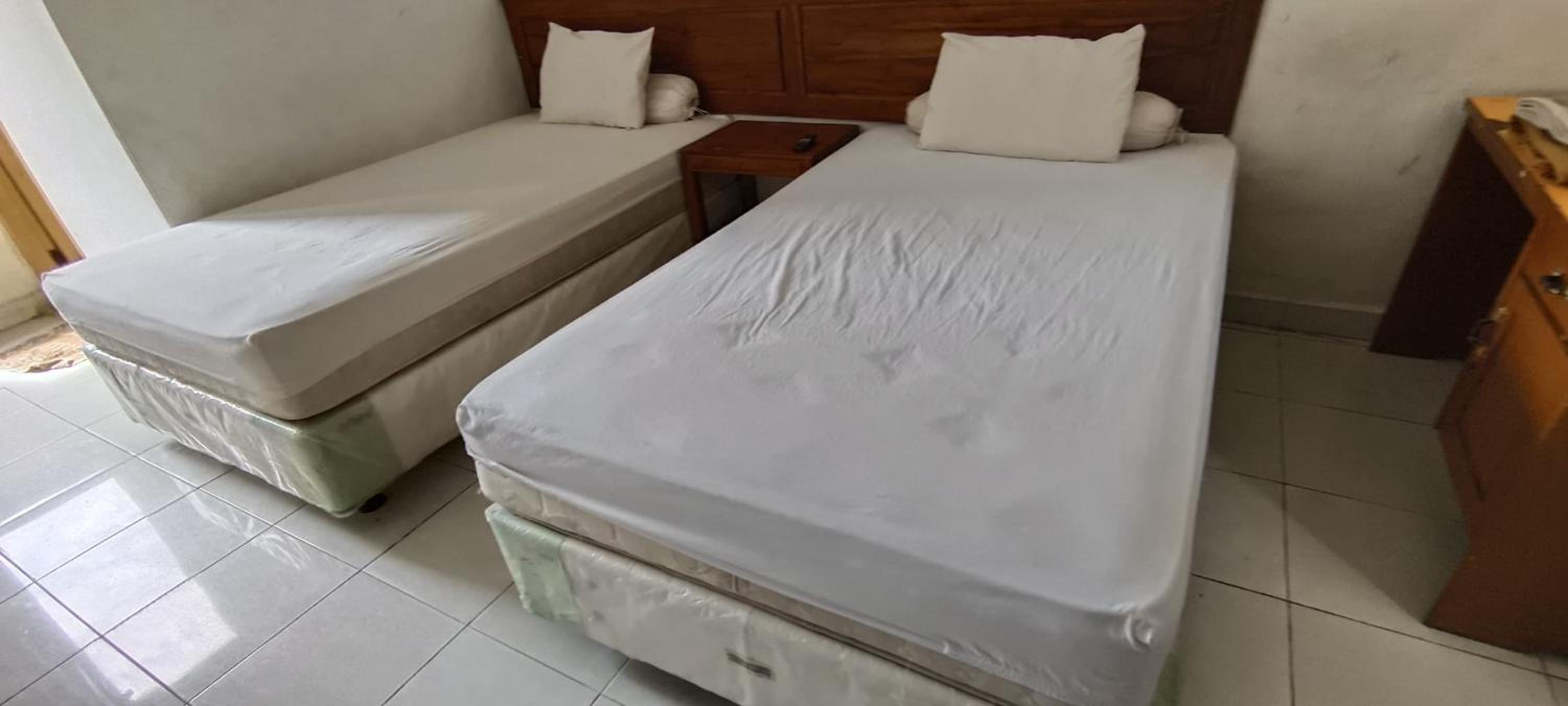 Standard Twin Room - Photo 9