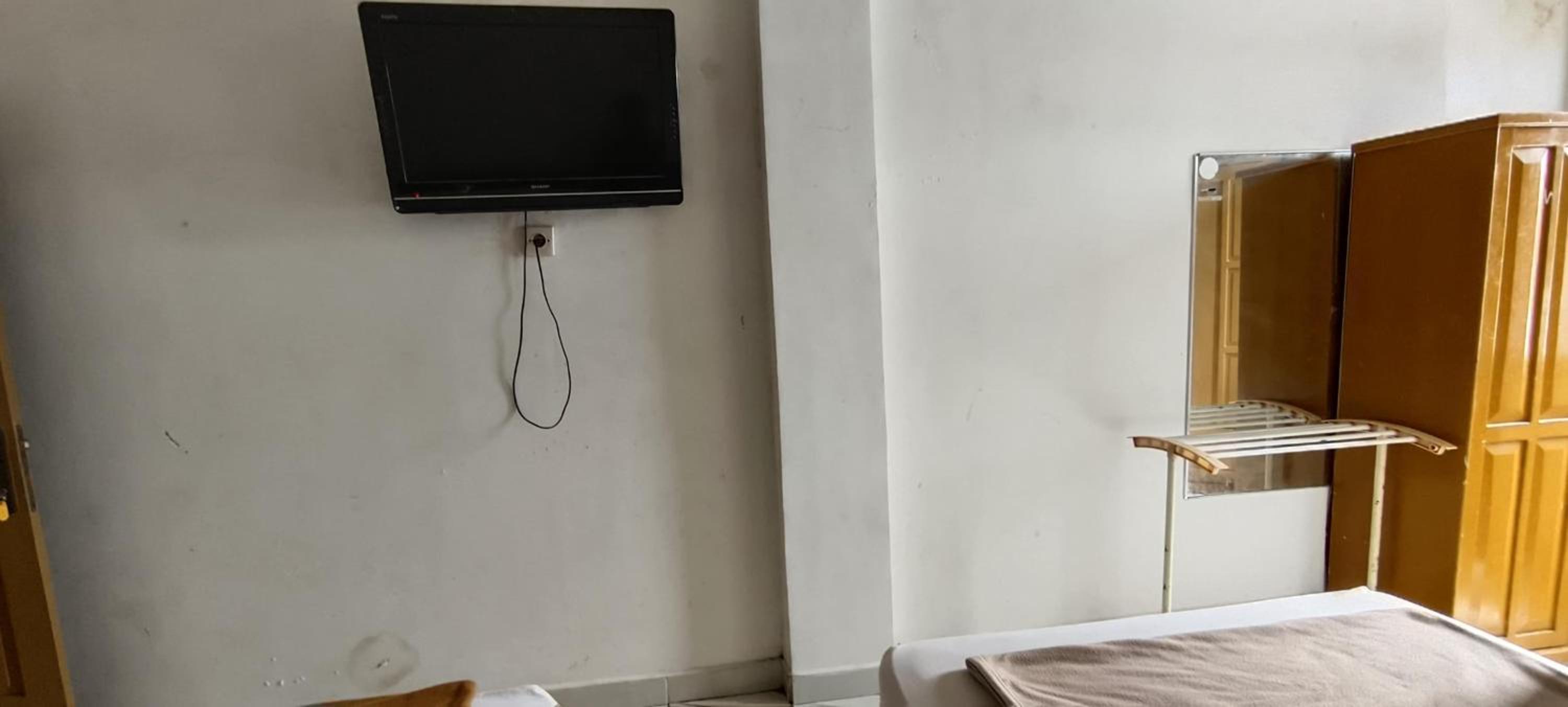 Standard Twin Room - Photo 4