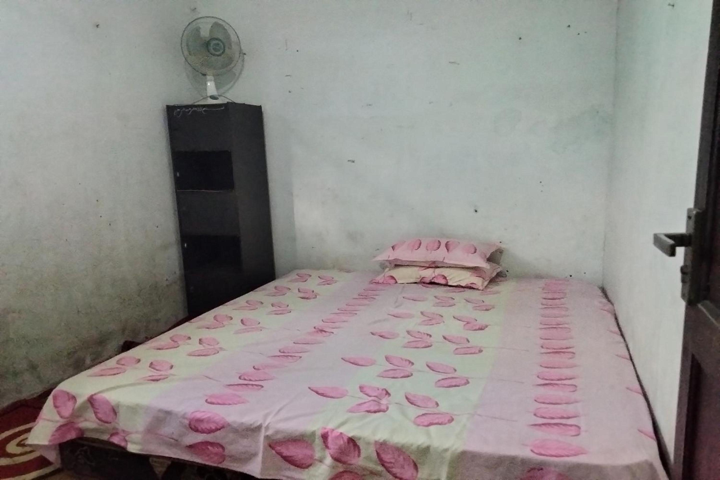 Budget Double Room - Photo 5