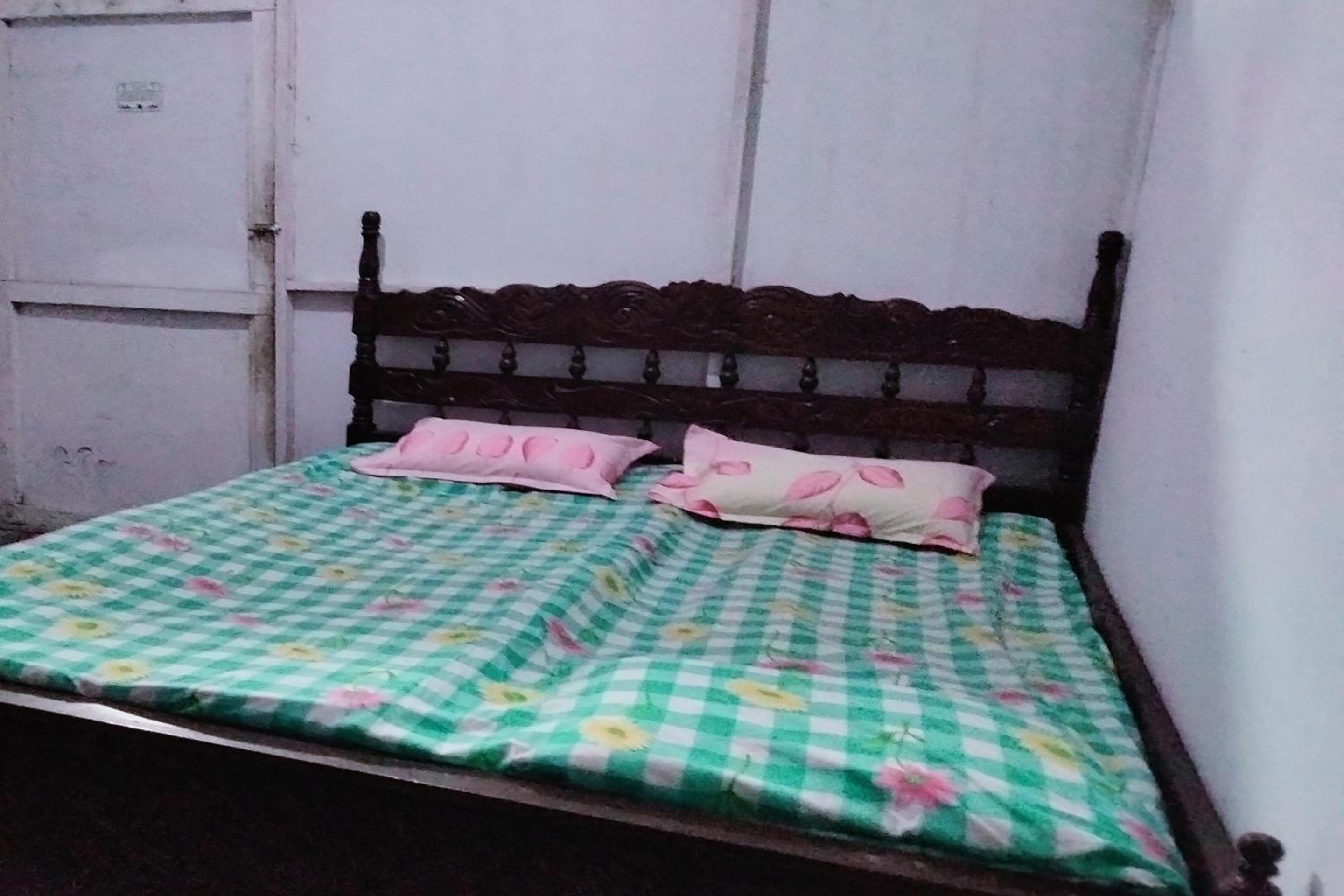 Budget Double Room - Photo 10