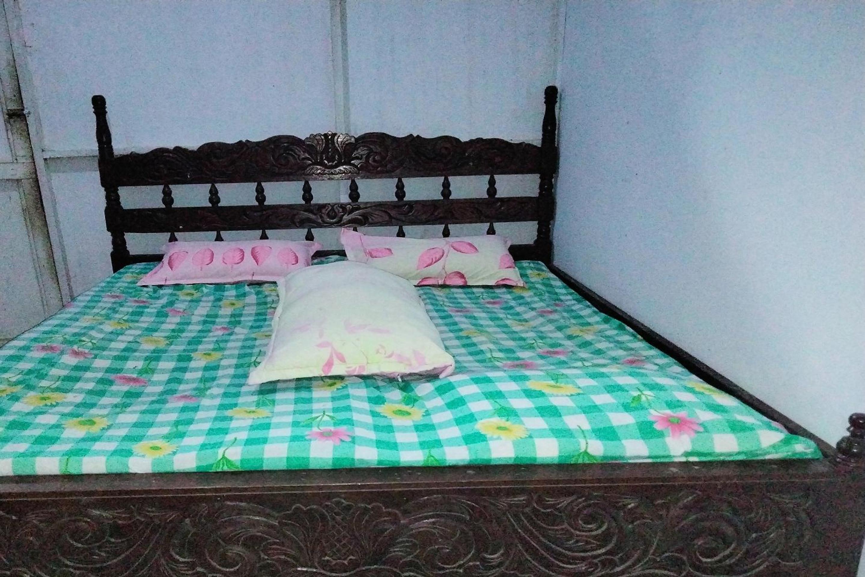 Budget Double Room - Photo 9