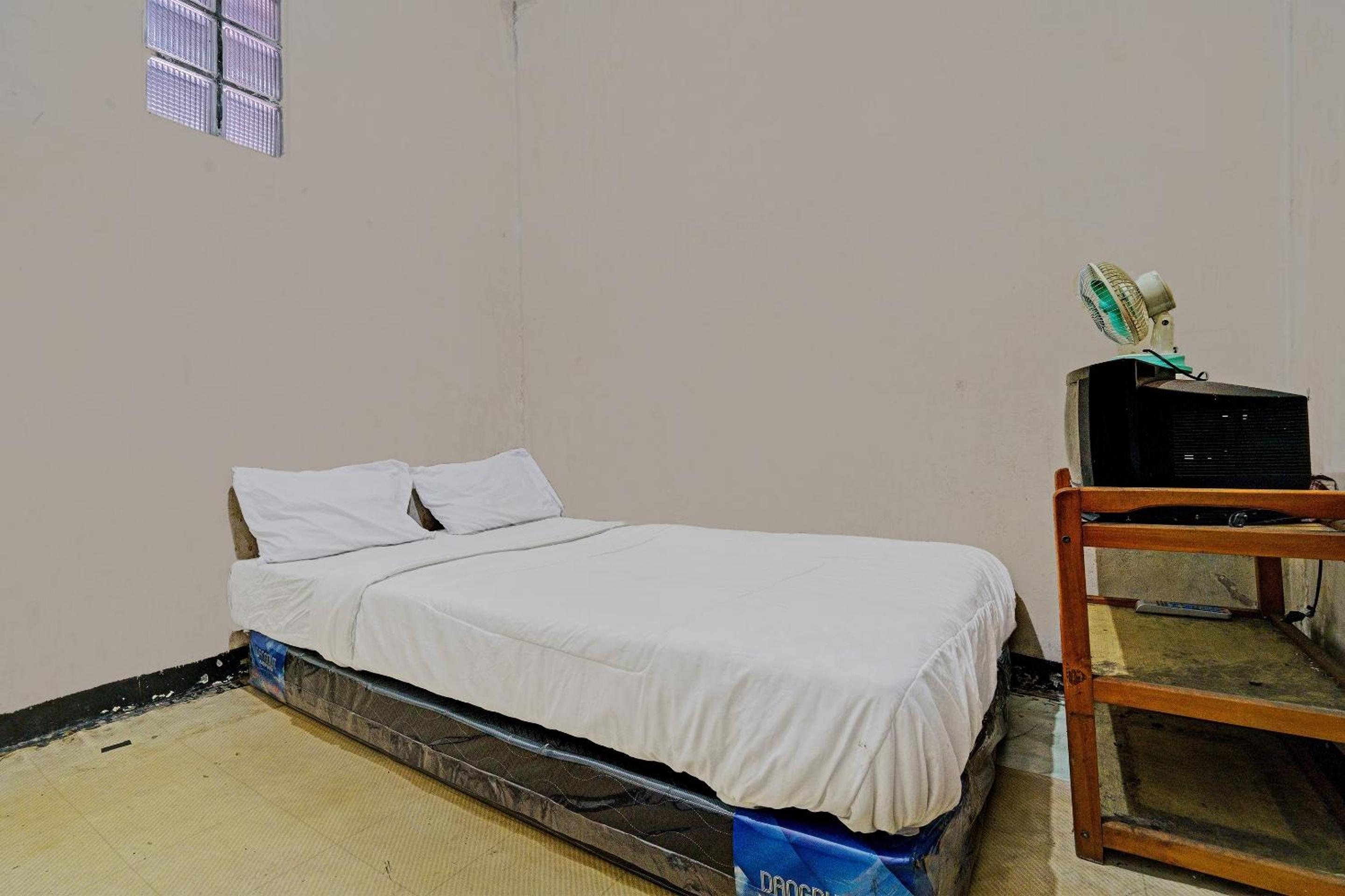 Standard Queen Room