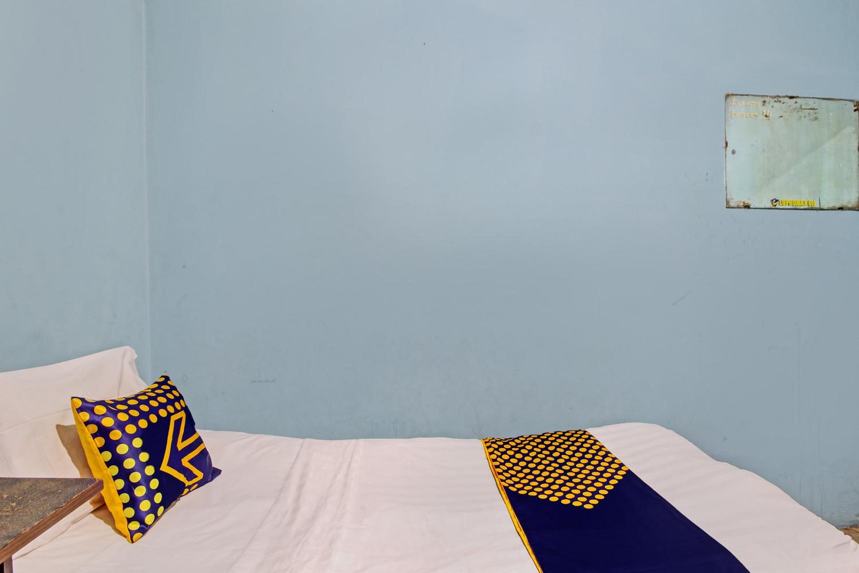 Queen Room photo 2