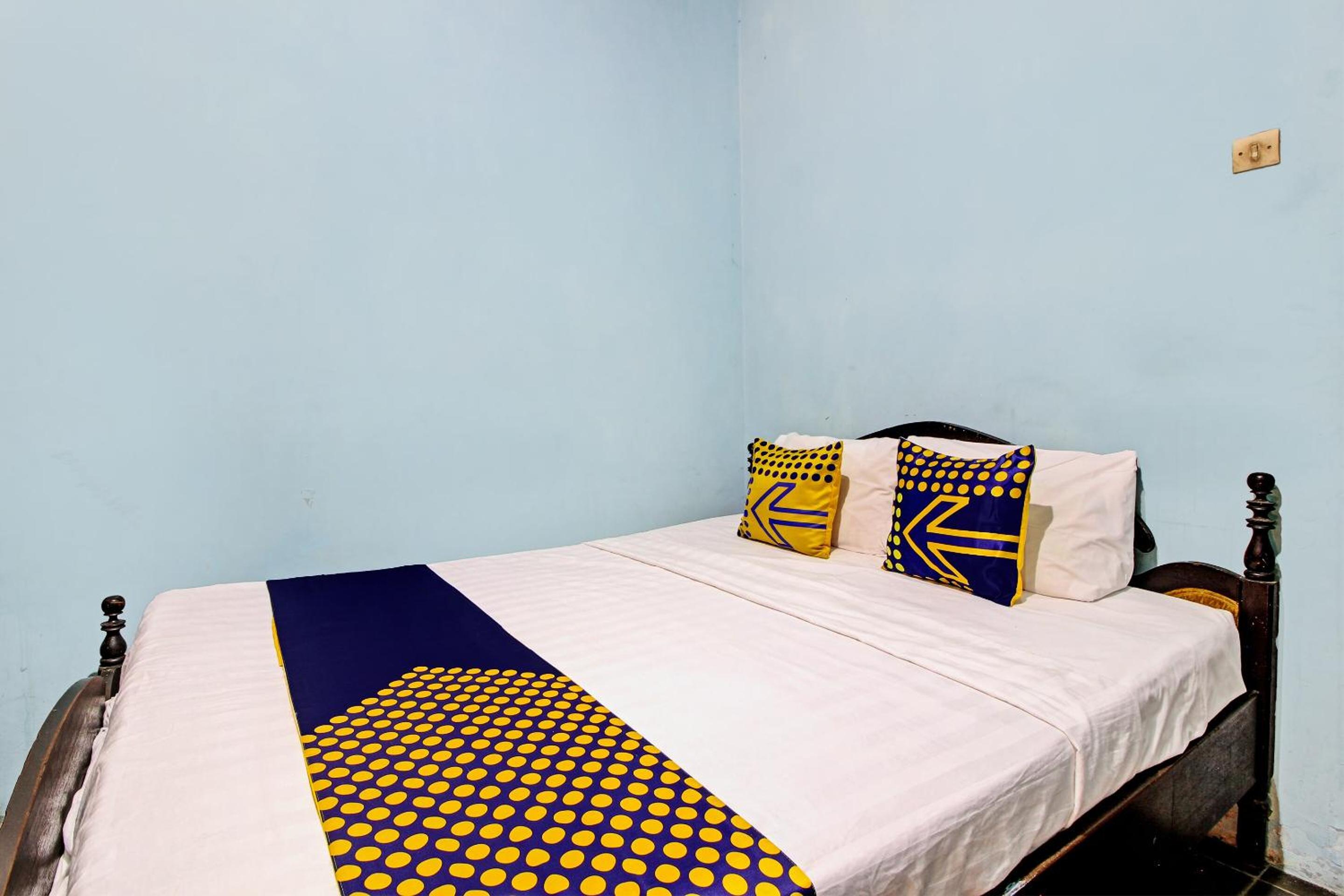 Budget Double Room photo 2