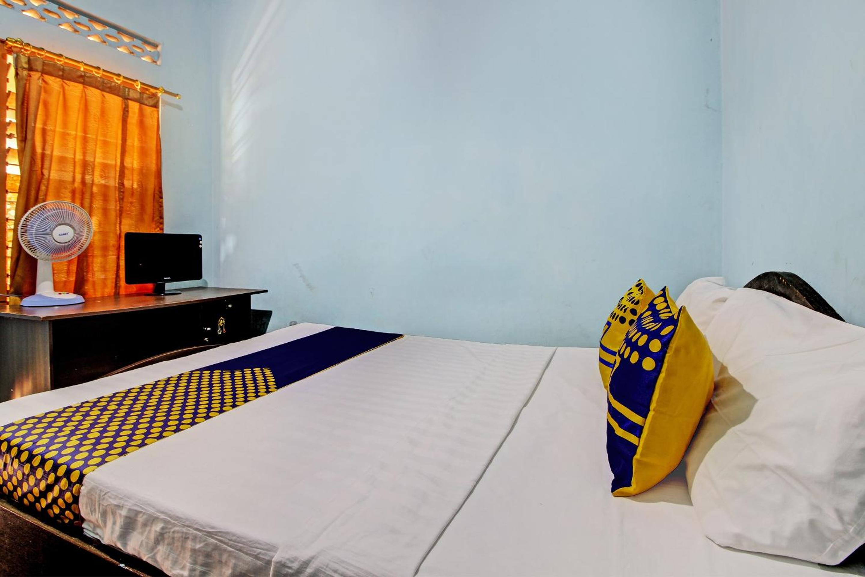 Budget Double Room photo 3