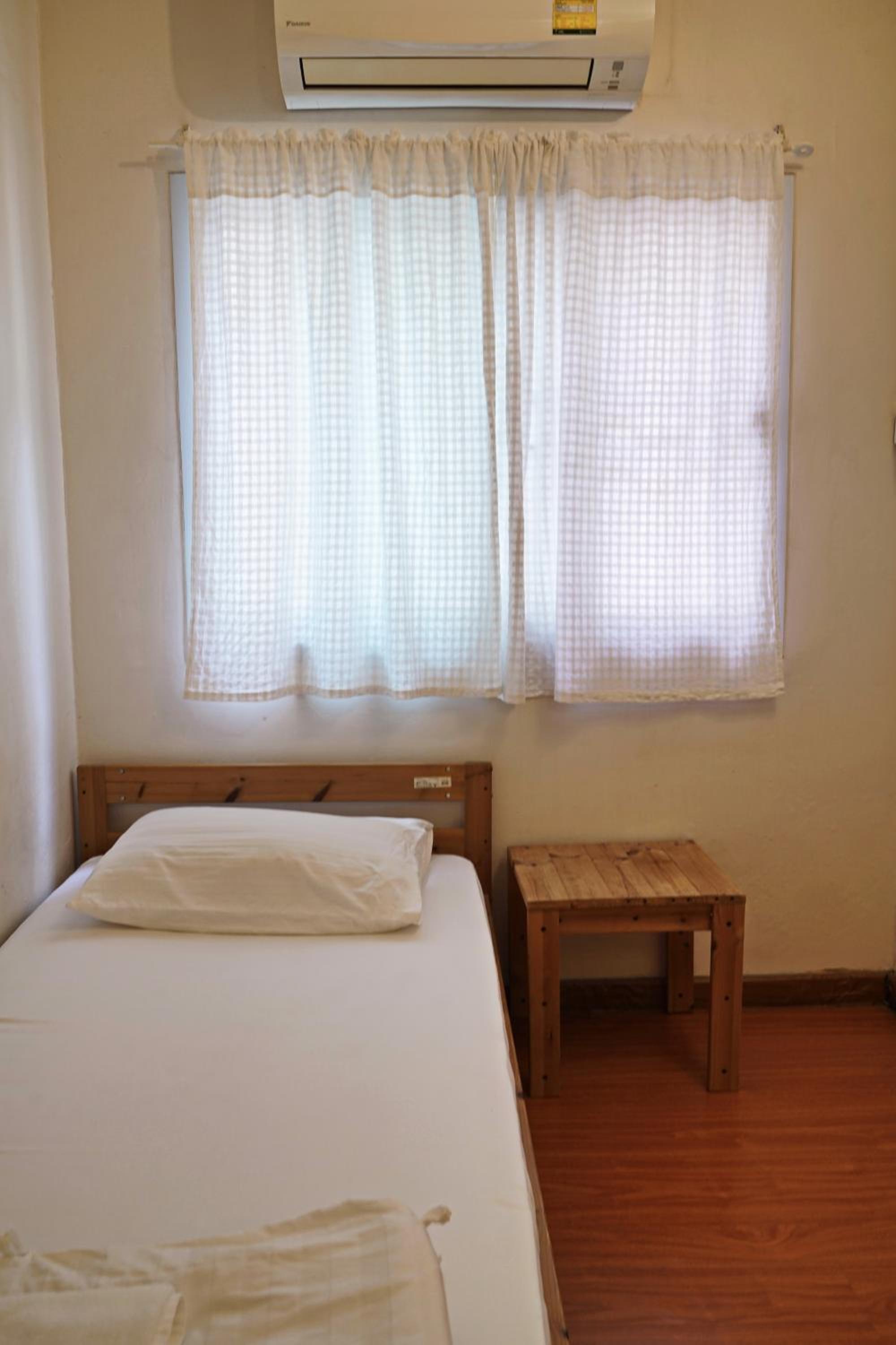 Single Room with Shared Bathroom photo 2