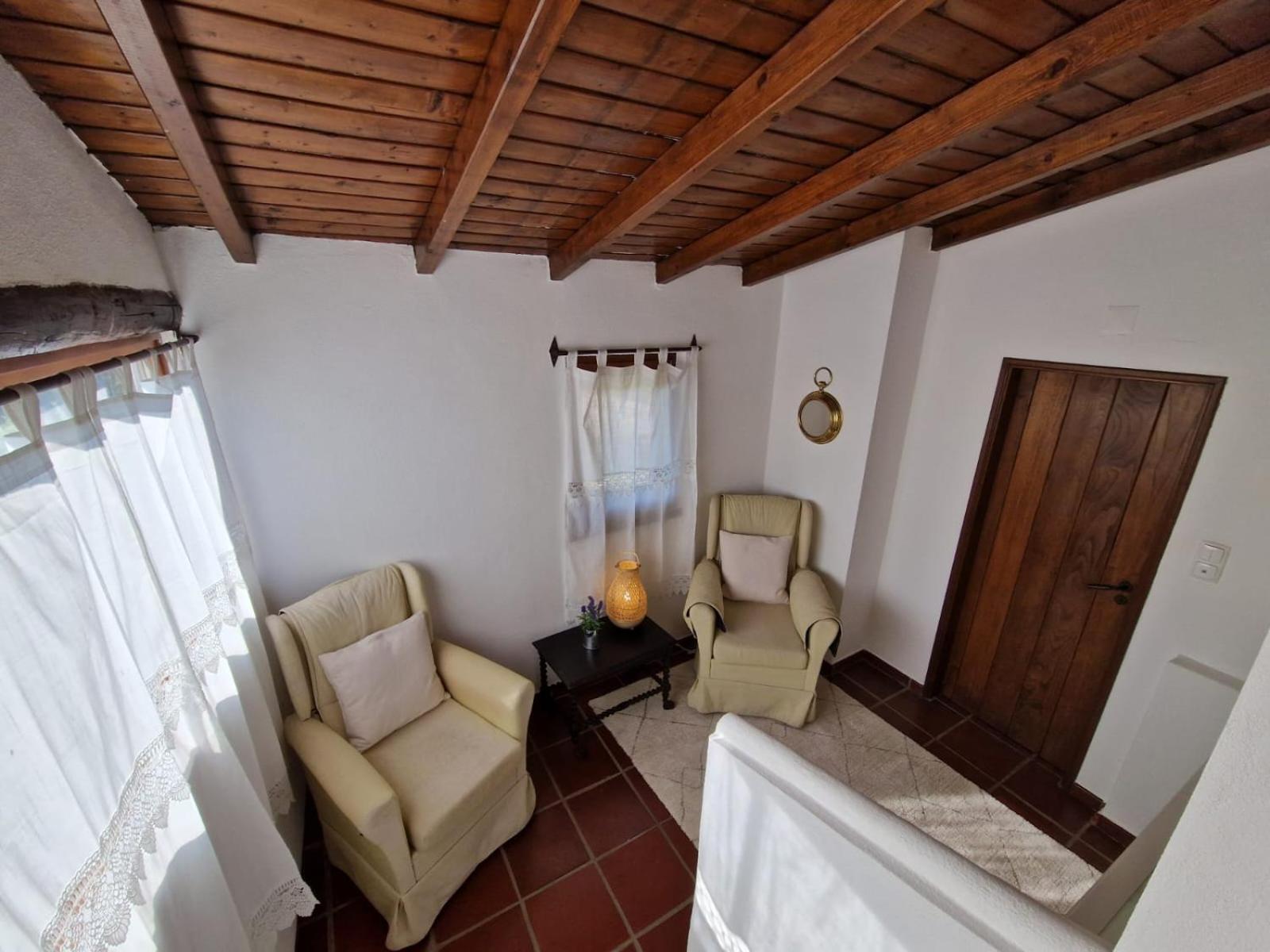 Deluxe Family Suite - Photo 5