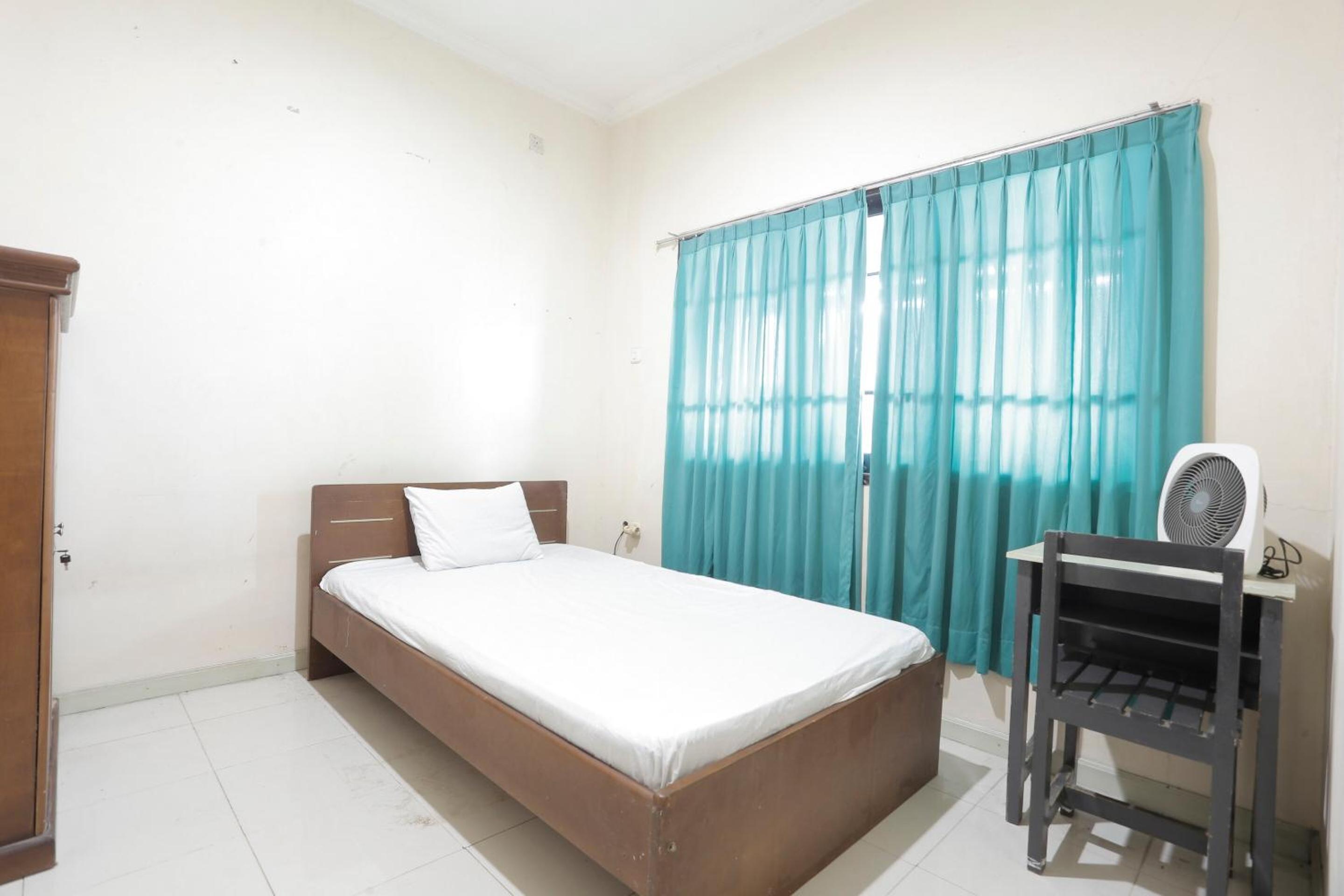Small Single Room photo 3