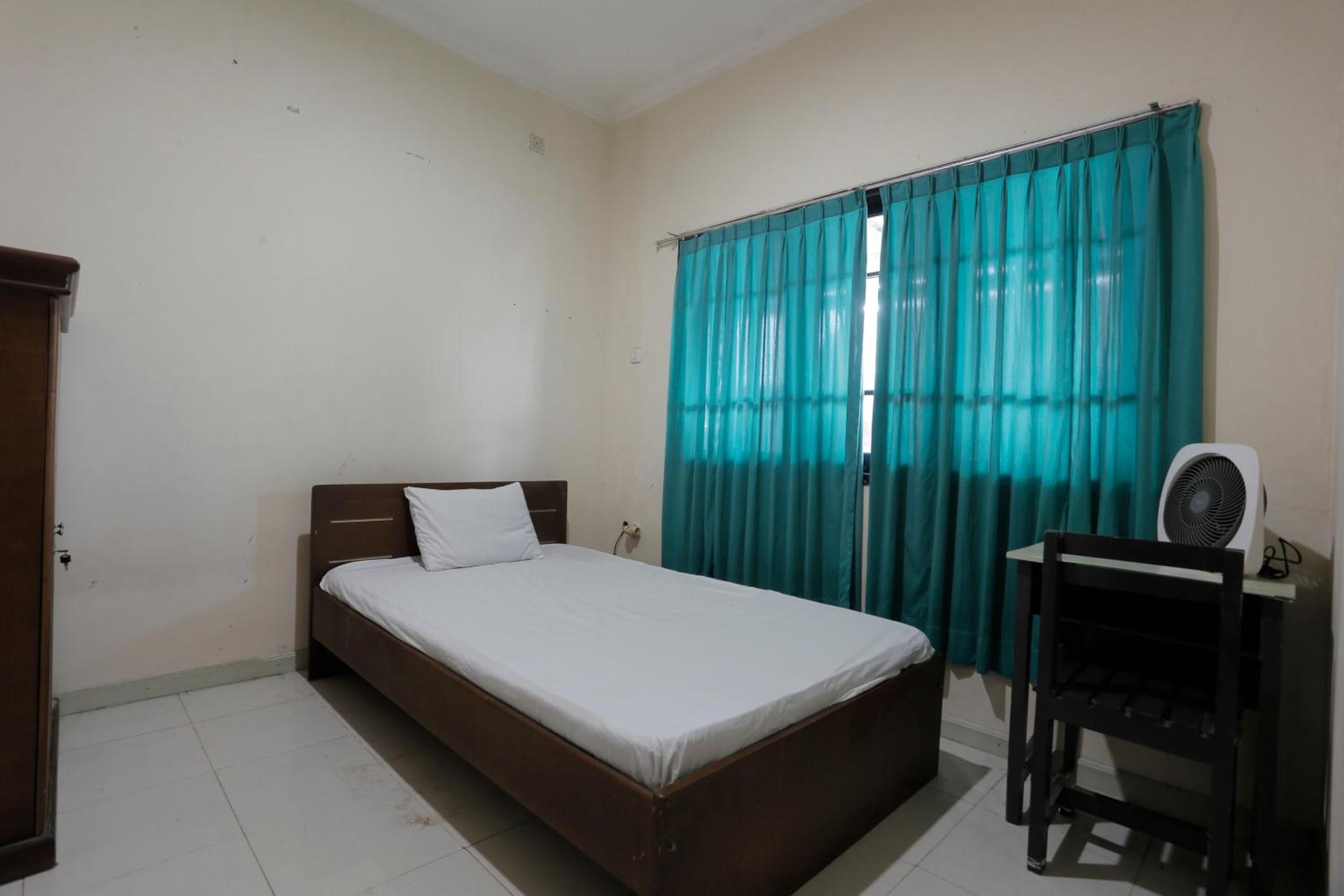 Small Single Room photo 2