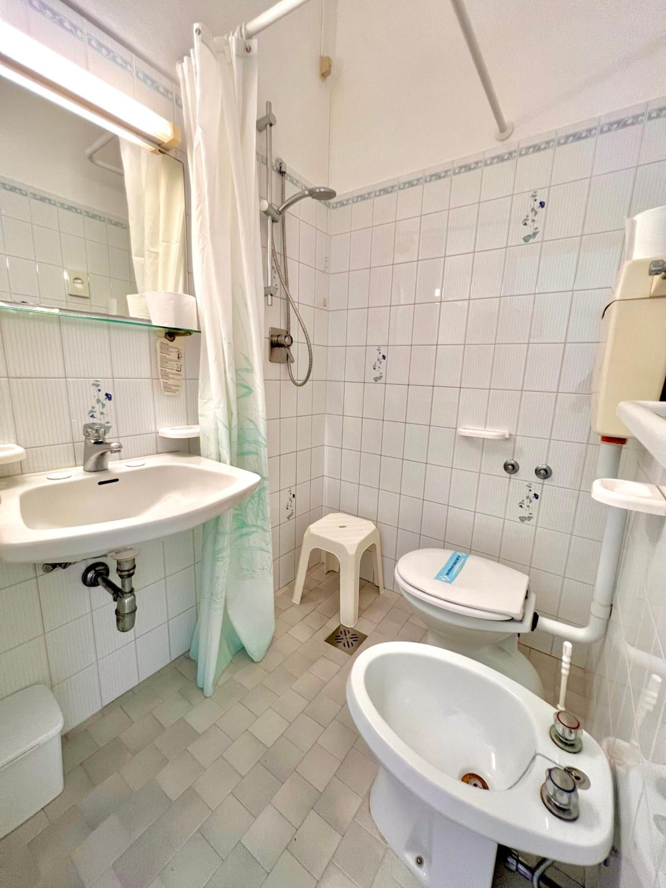 Small Double Room with Parking photo 2