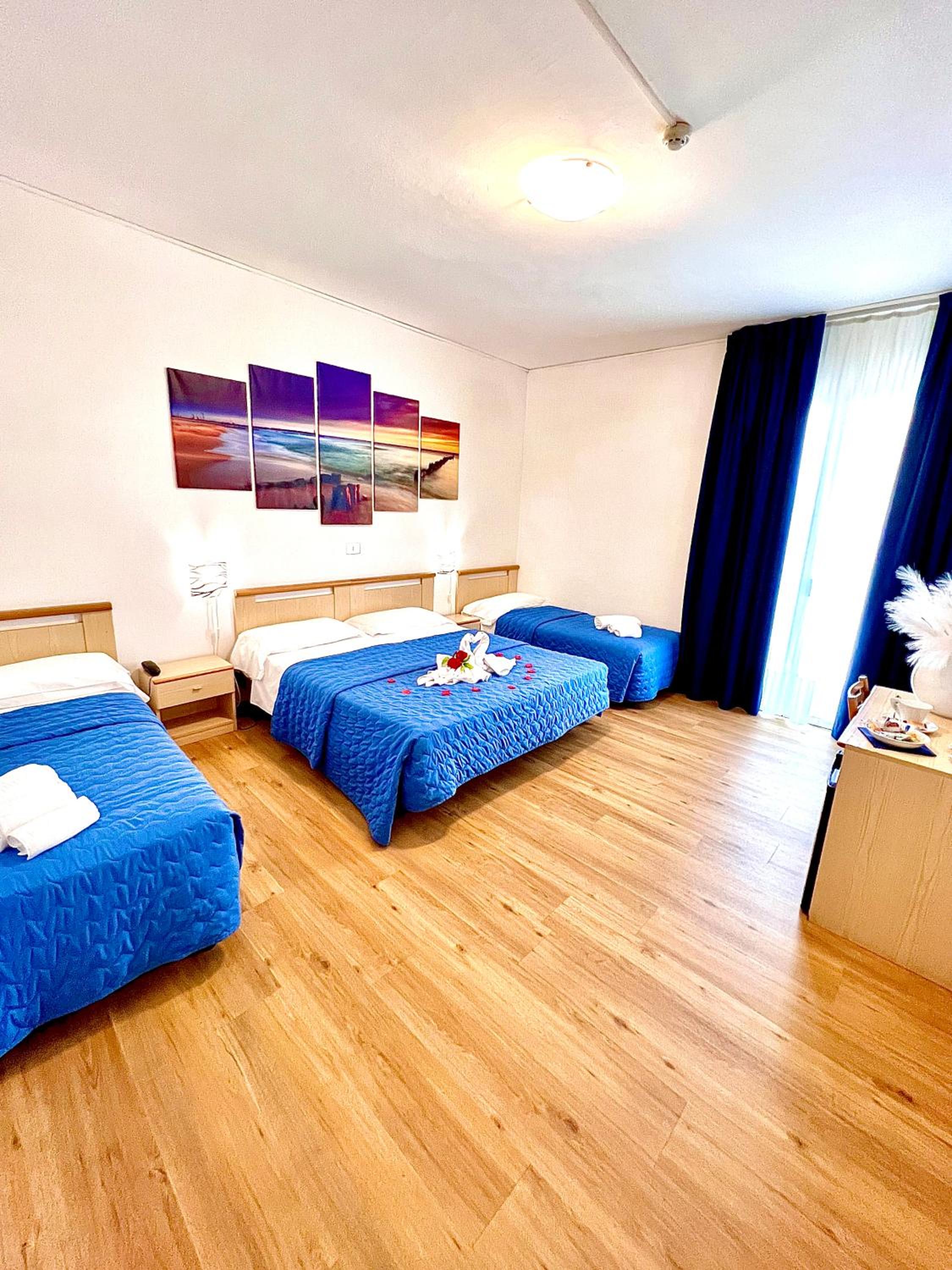 Quadruple Room with Parking - Photo 4
