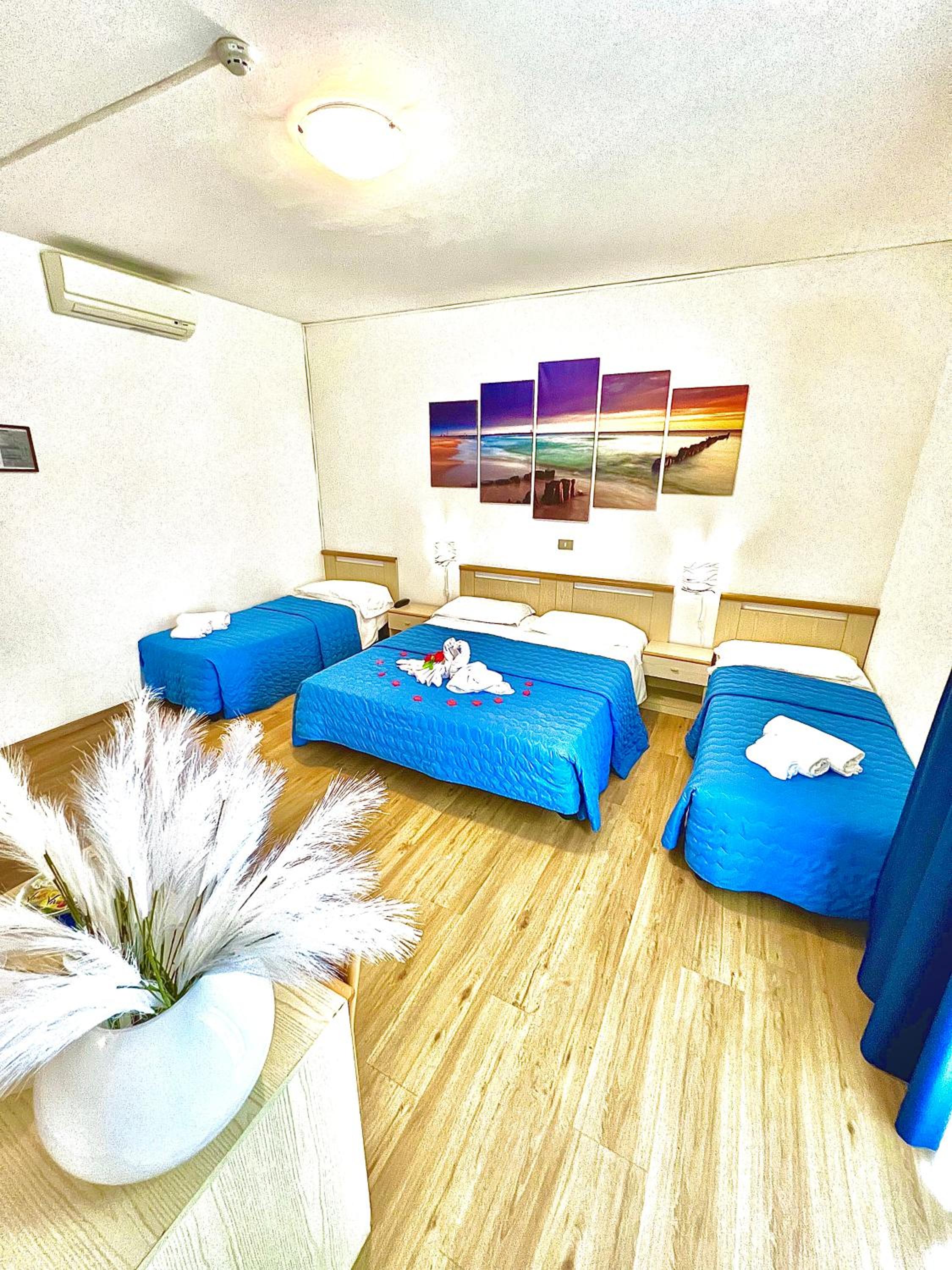 Quadruple Room with Parking - Photo 3