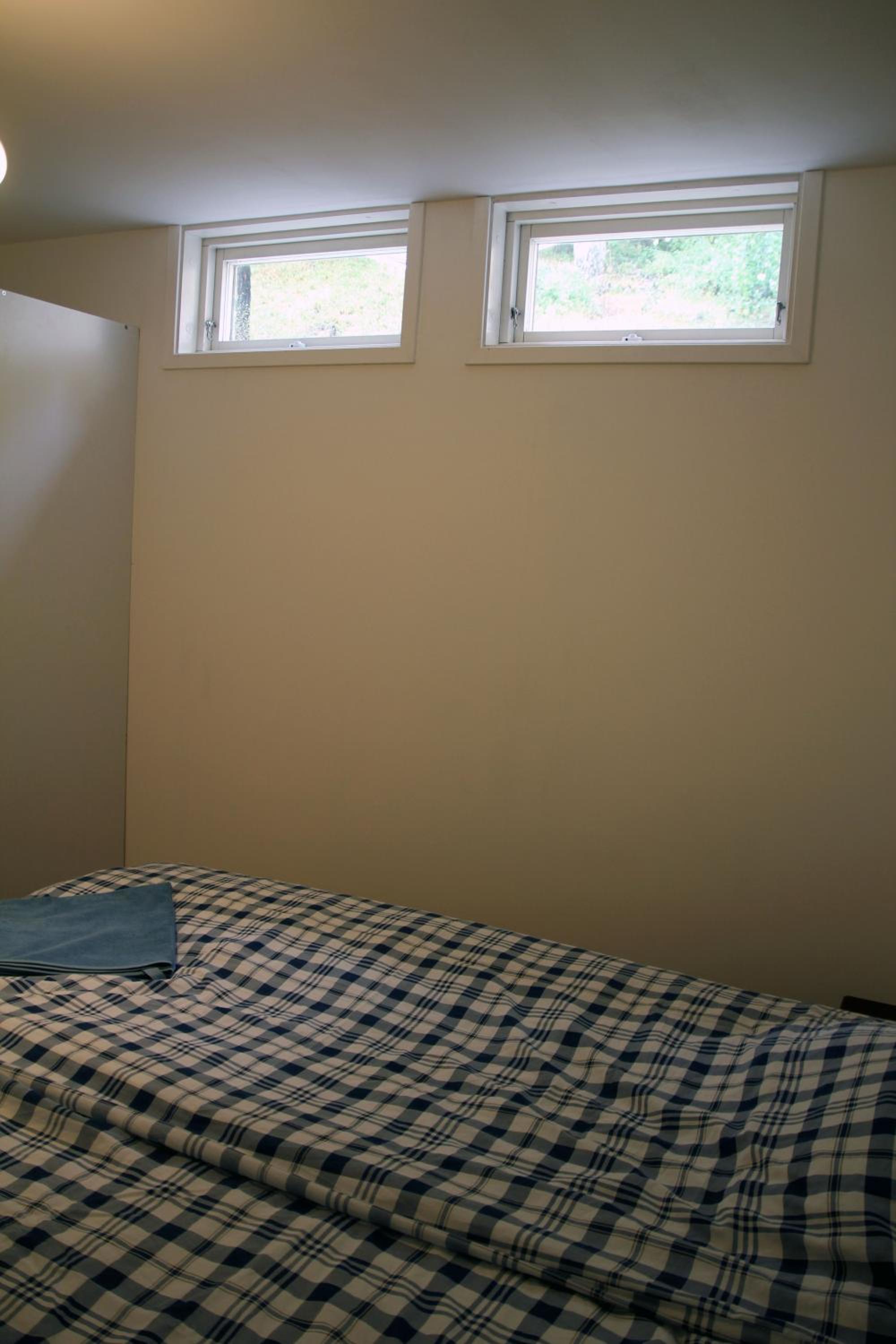 Queen Room with Shared Bathroom photo 2