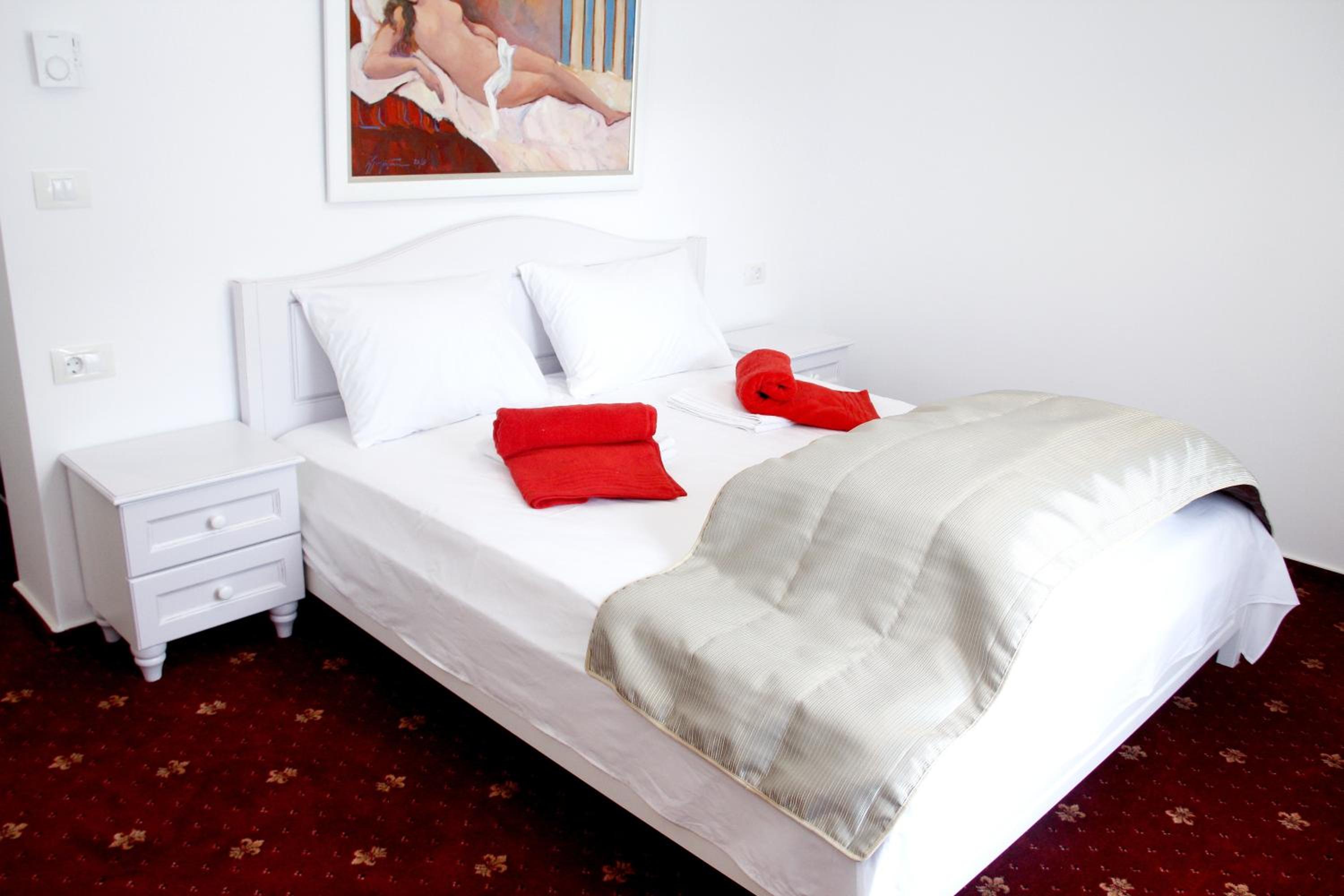 Deluxe Suite with Spa Bath photo 1