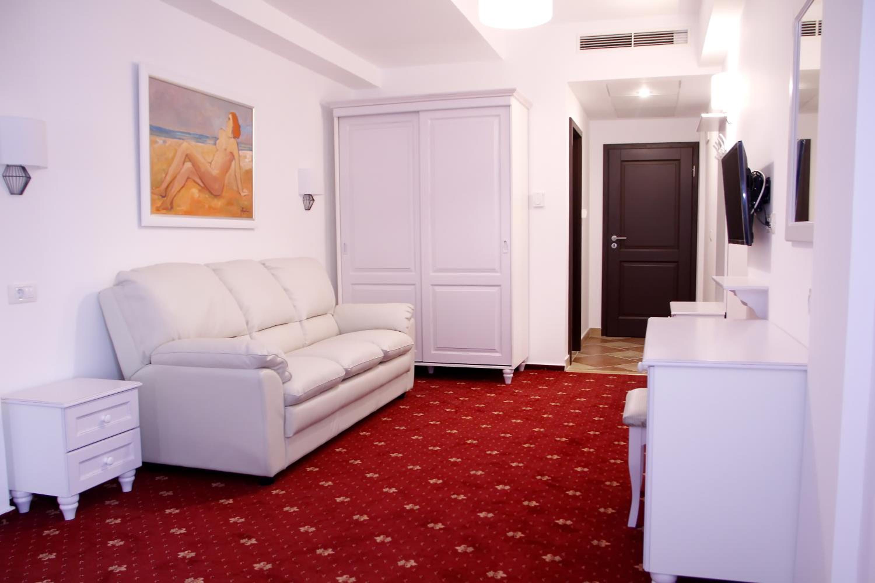 Deluxe Suite with Spa Bath photo 3