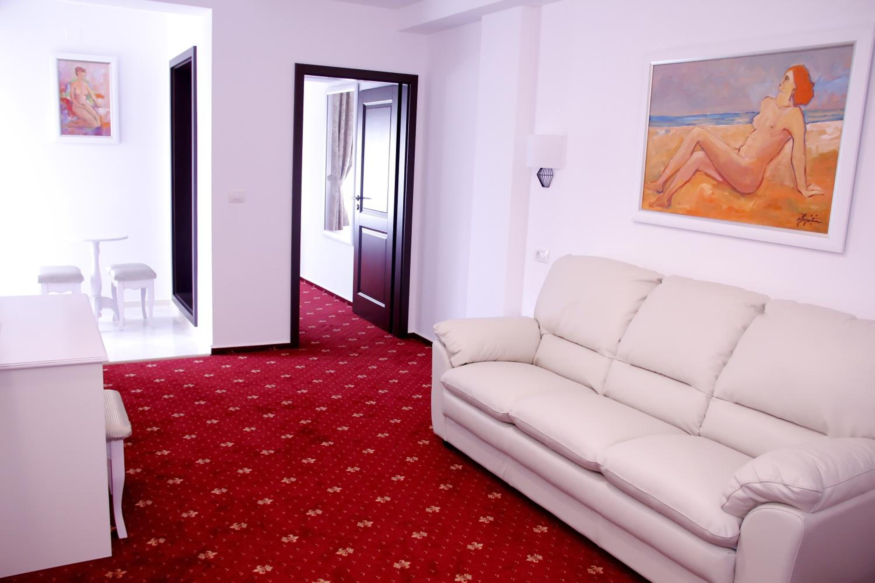 Deluxe Suite with Spa Bath photo 2