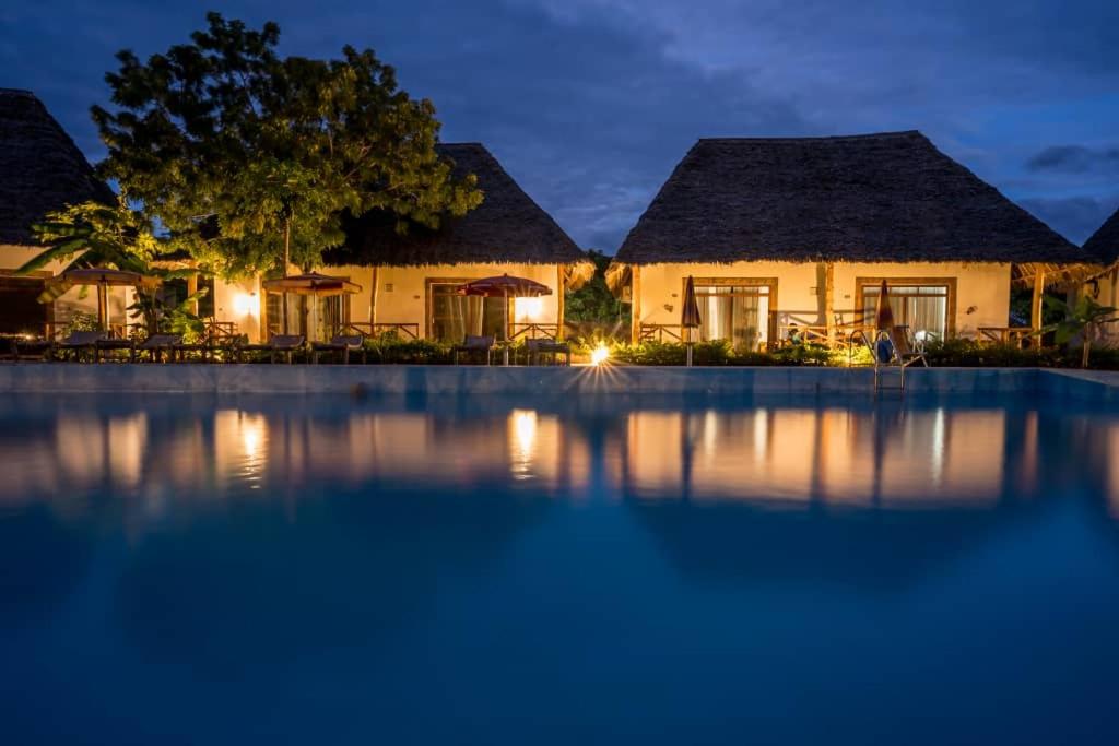 Triple Room with Pool View - Photo 8