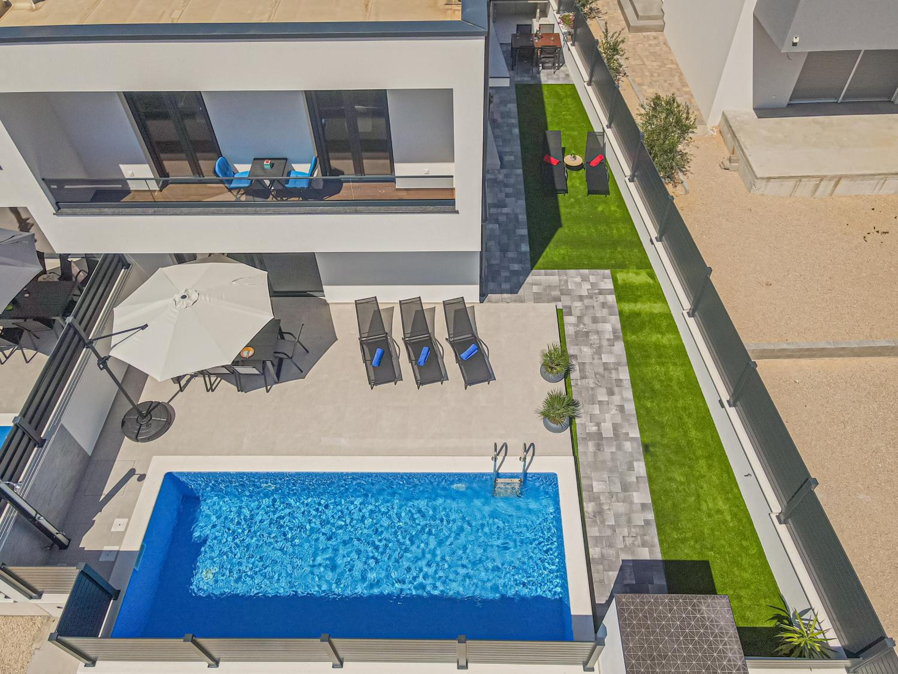 Villa photo 2