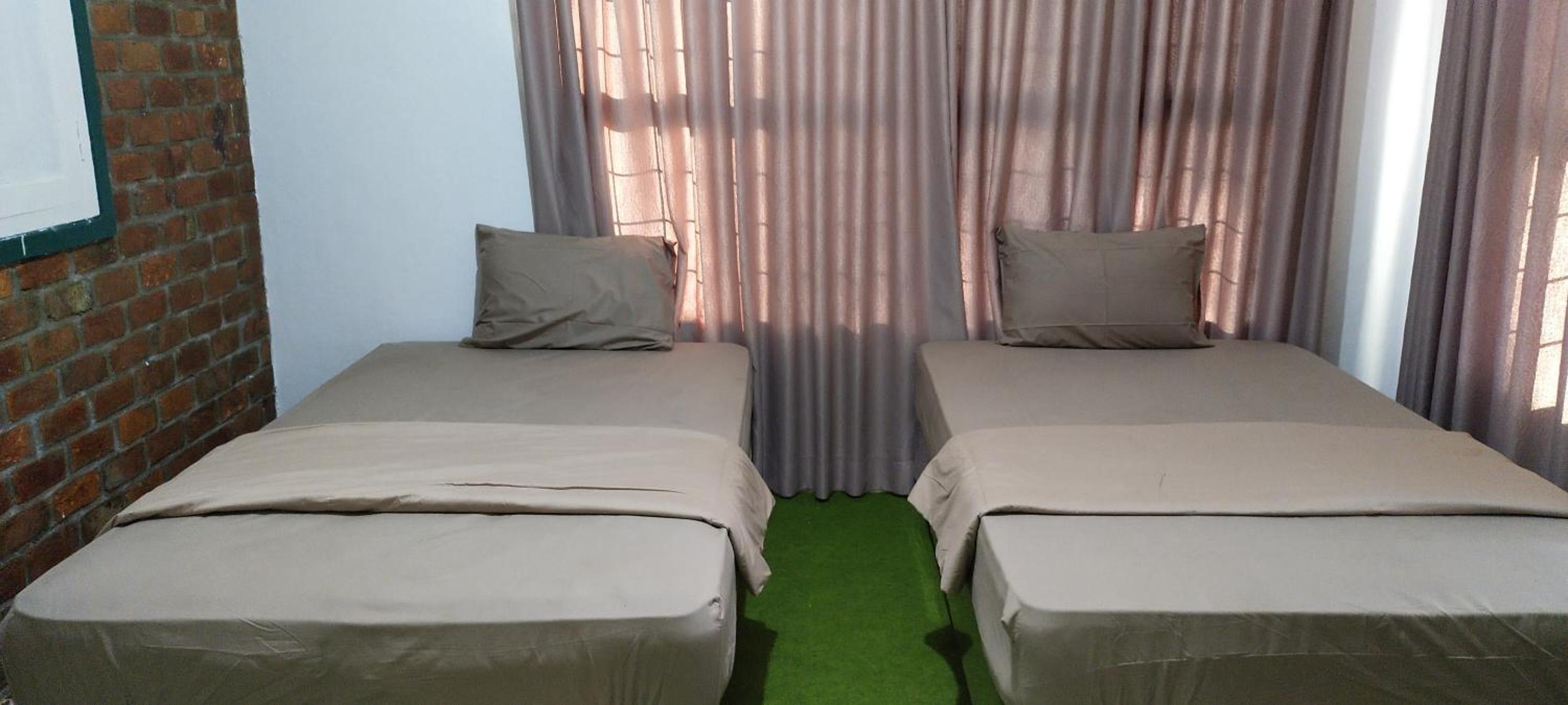 Standard Twin Room - Photo 8