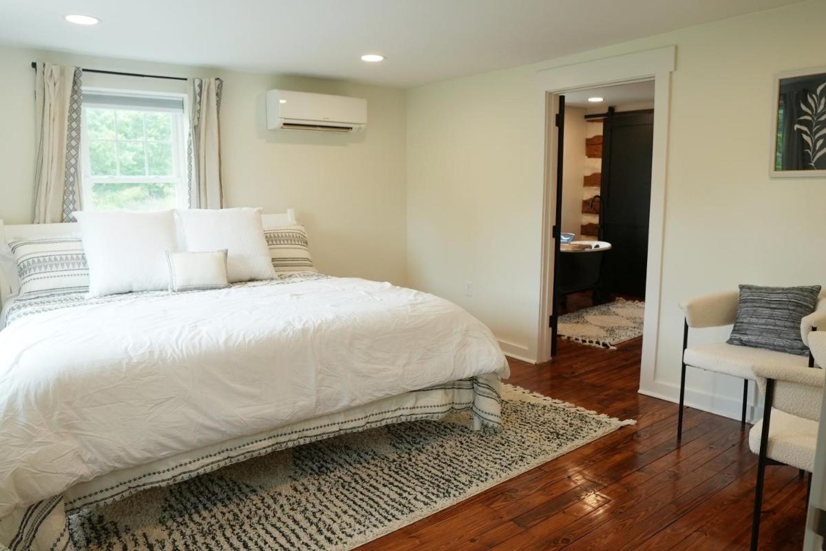 Deluxe Double Room with Bath photo 2