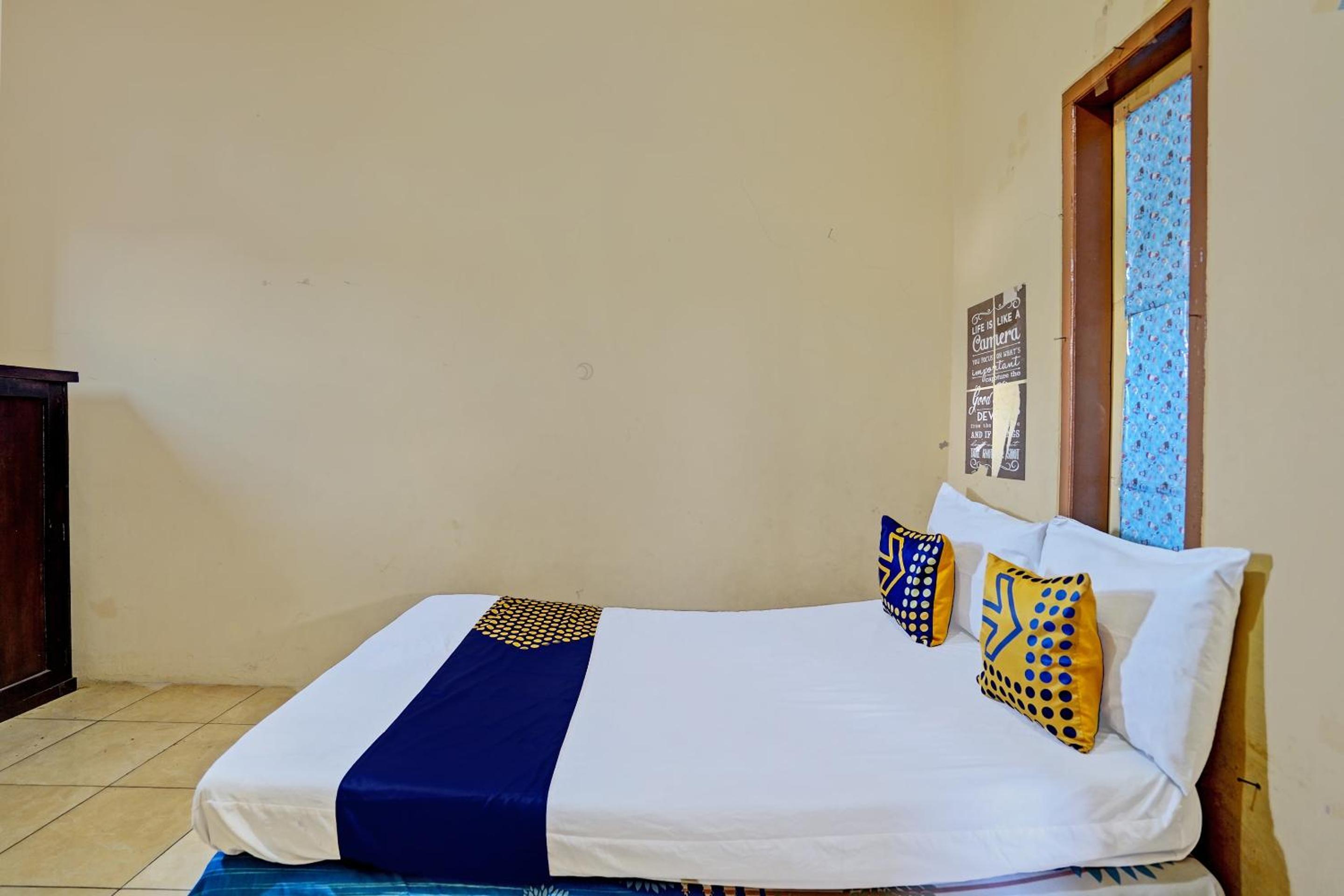 Budget Double Room - Photo 16