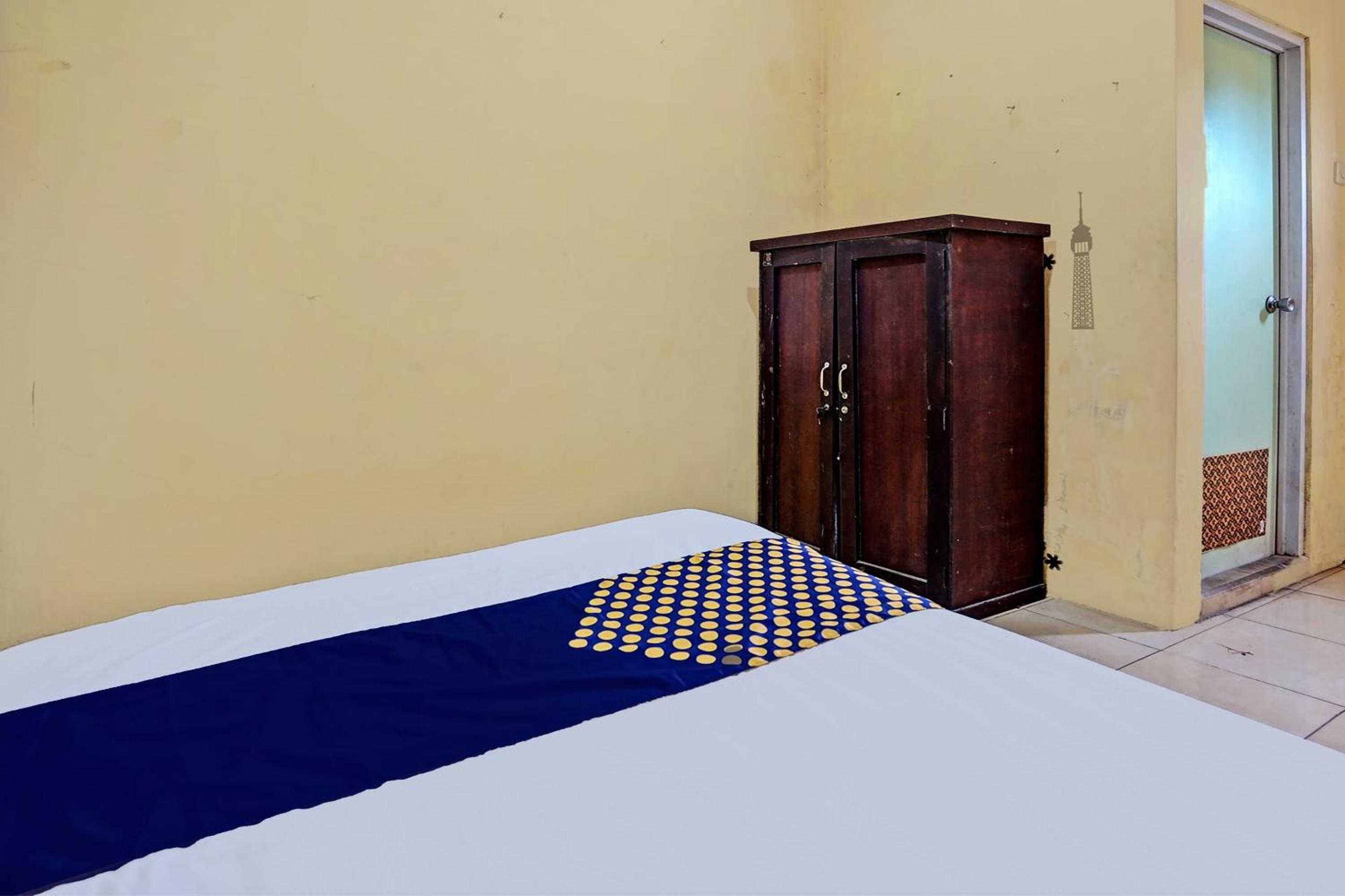 Budget Double Room - Photo 15