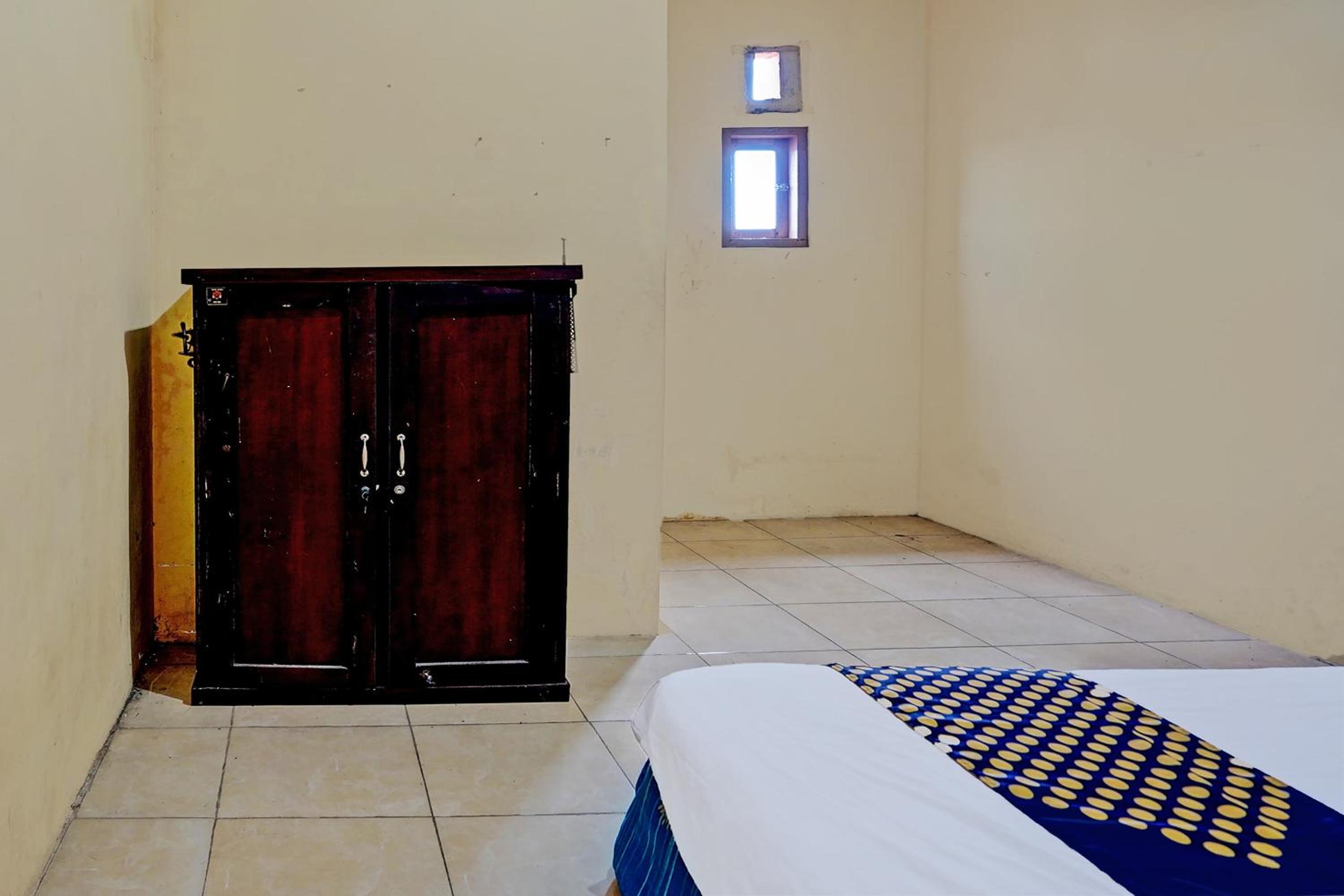 Budget Double Room - Photo 14