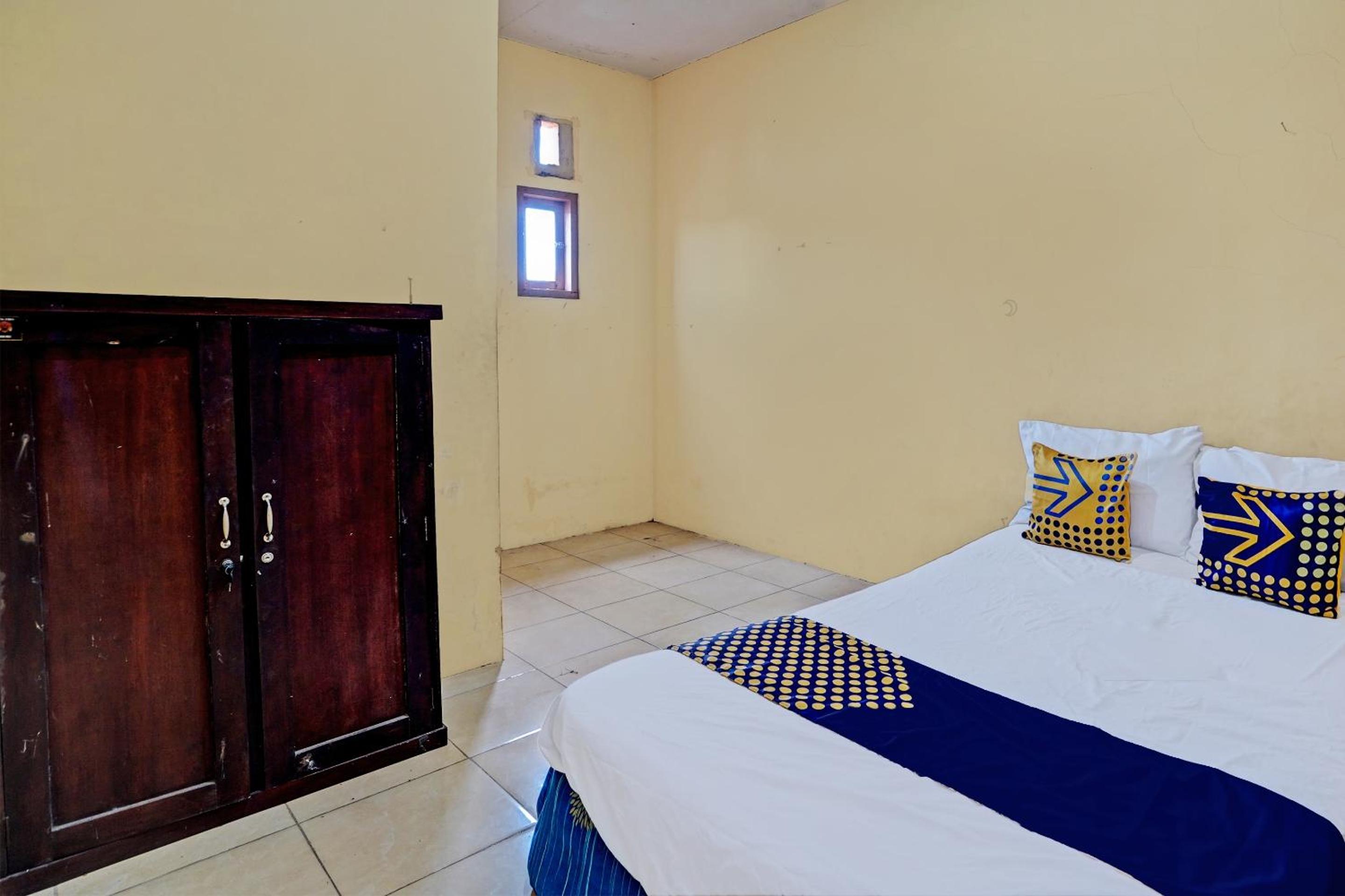 Budget Double Room - Photo 5