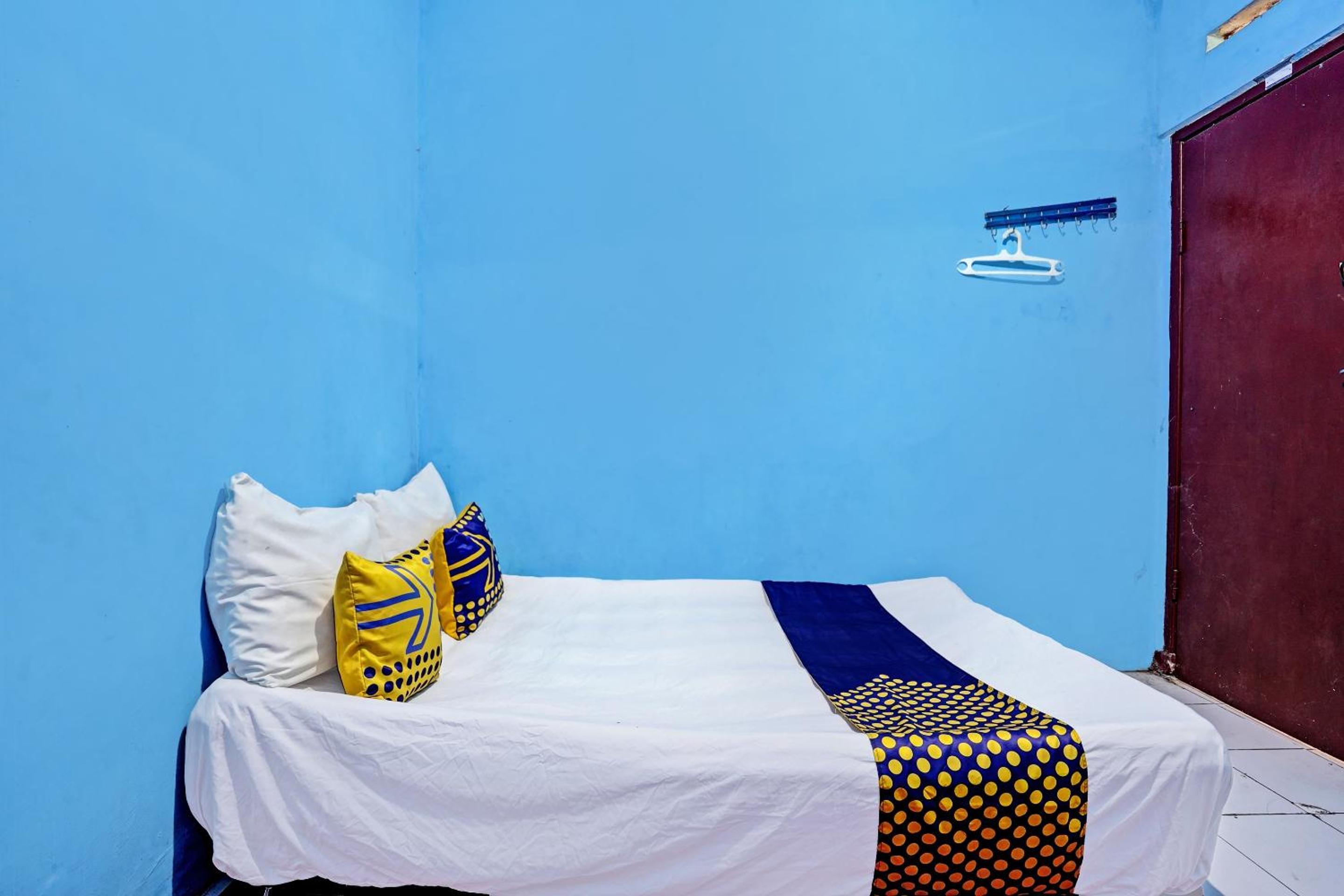 Budget Double Room - Photo 16