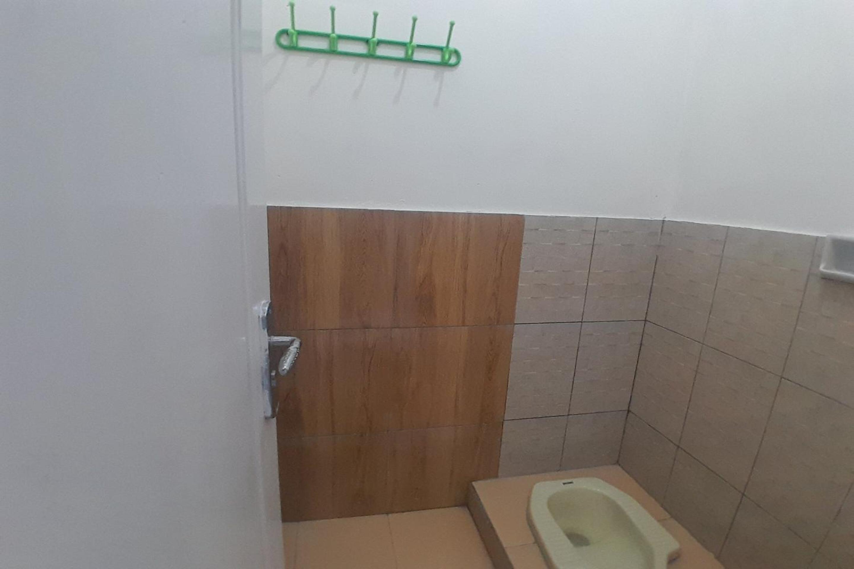 Budget Double Room - Photo 13