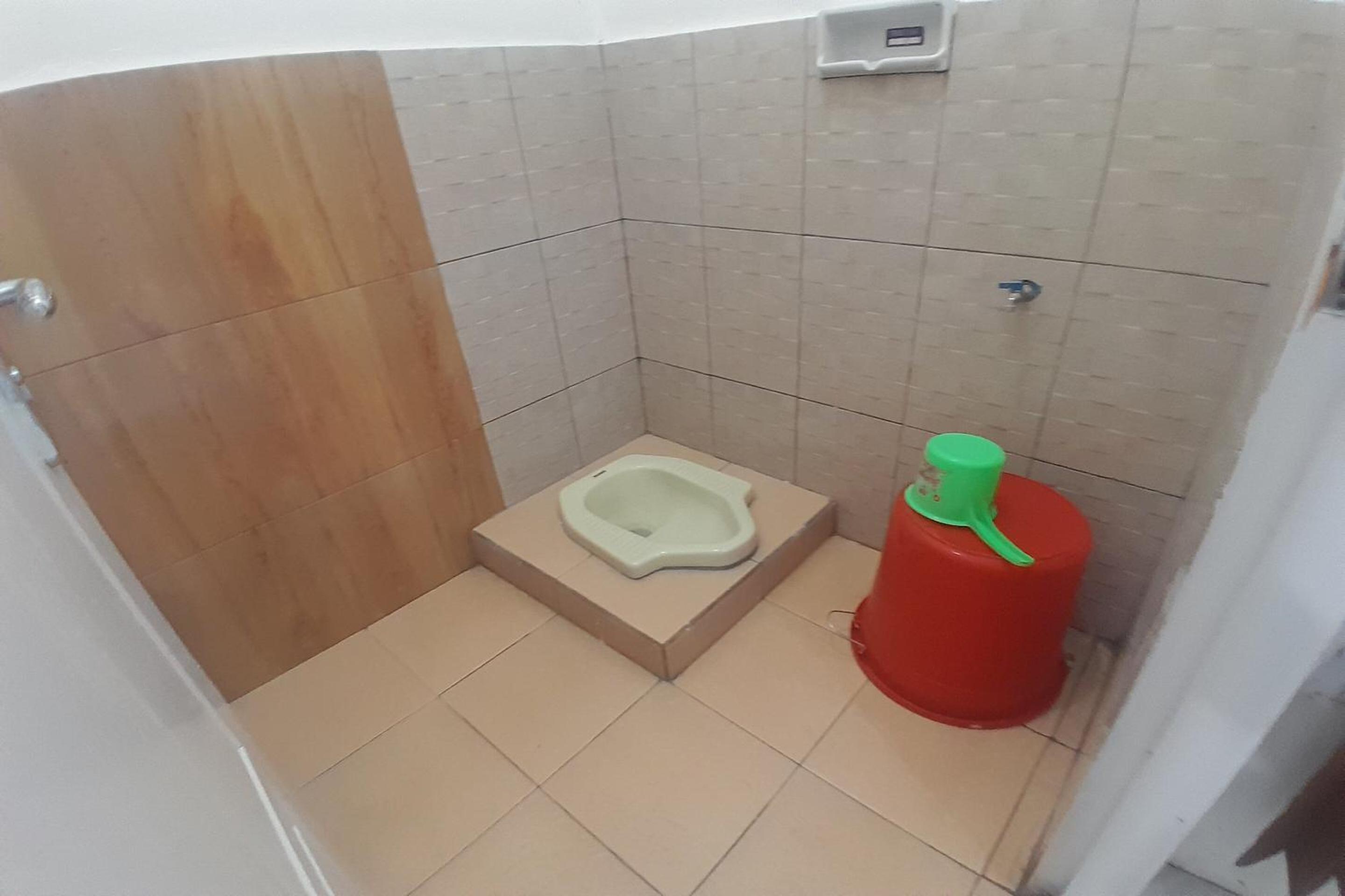 Budget Double Room - Photo 14