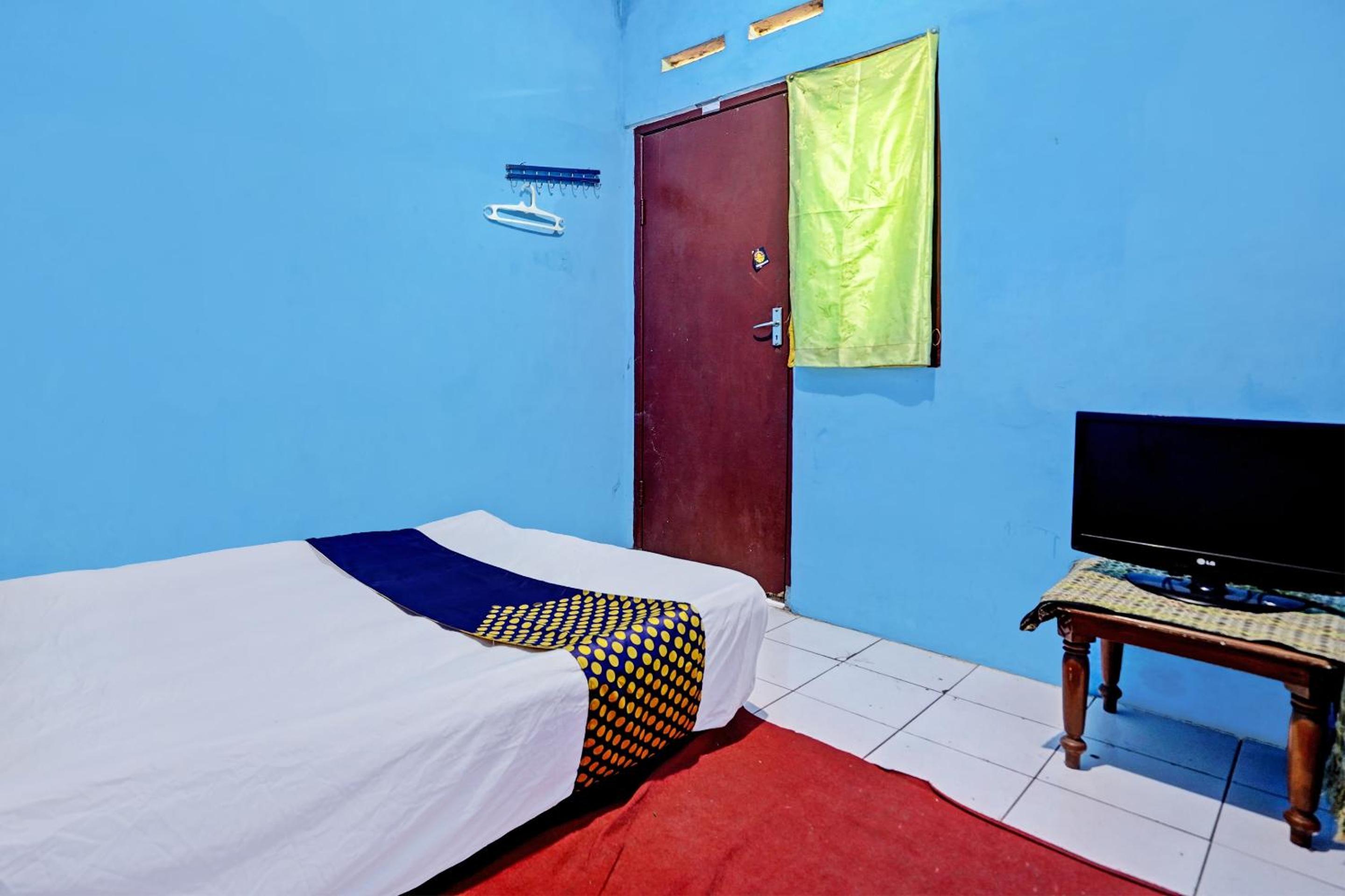 Budget Double Room - Photo 10