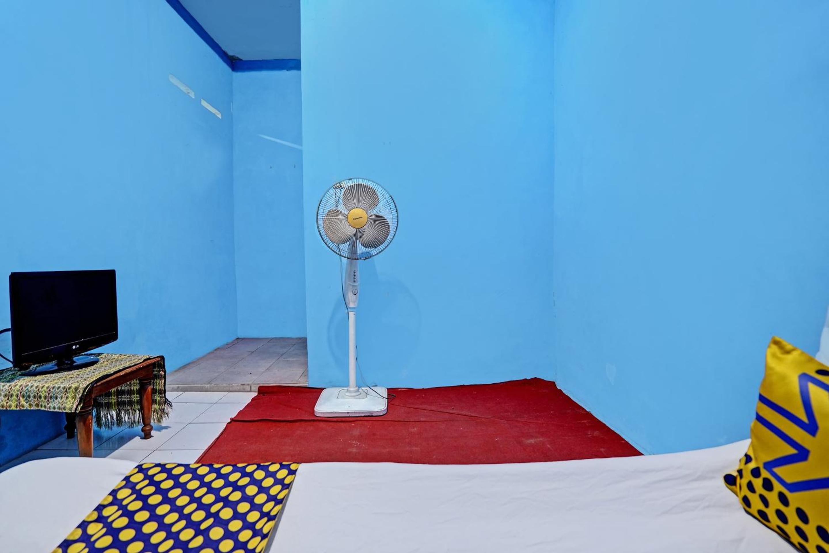 Budget Double Room - Photo 8
