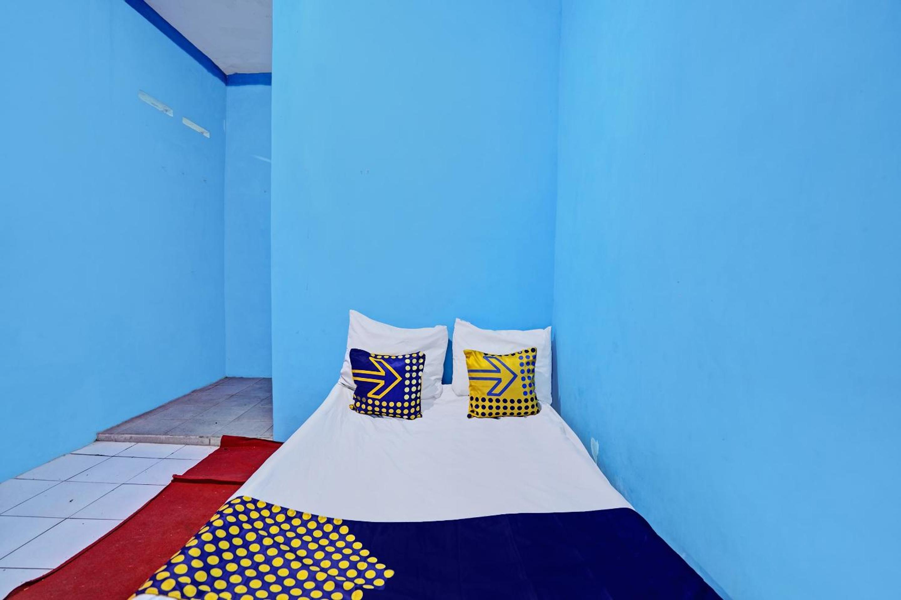 Budget Double Room - Photo 7