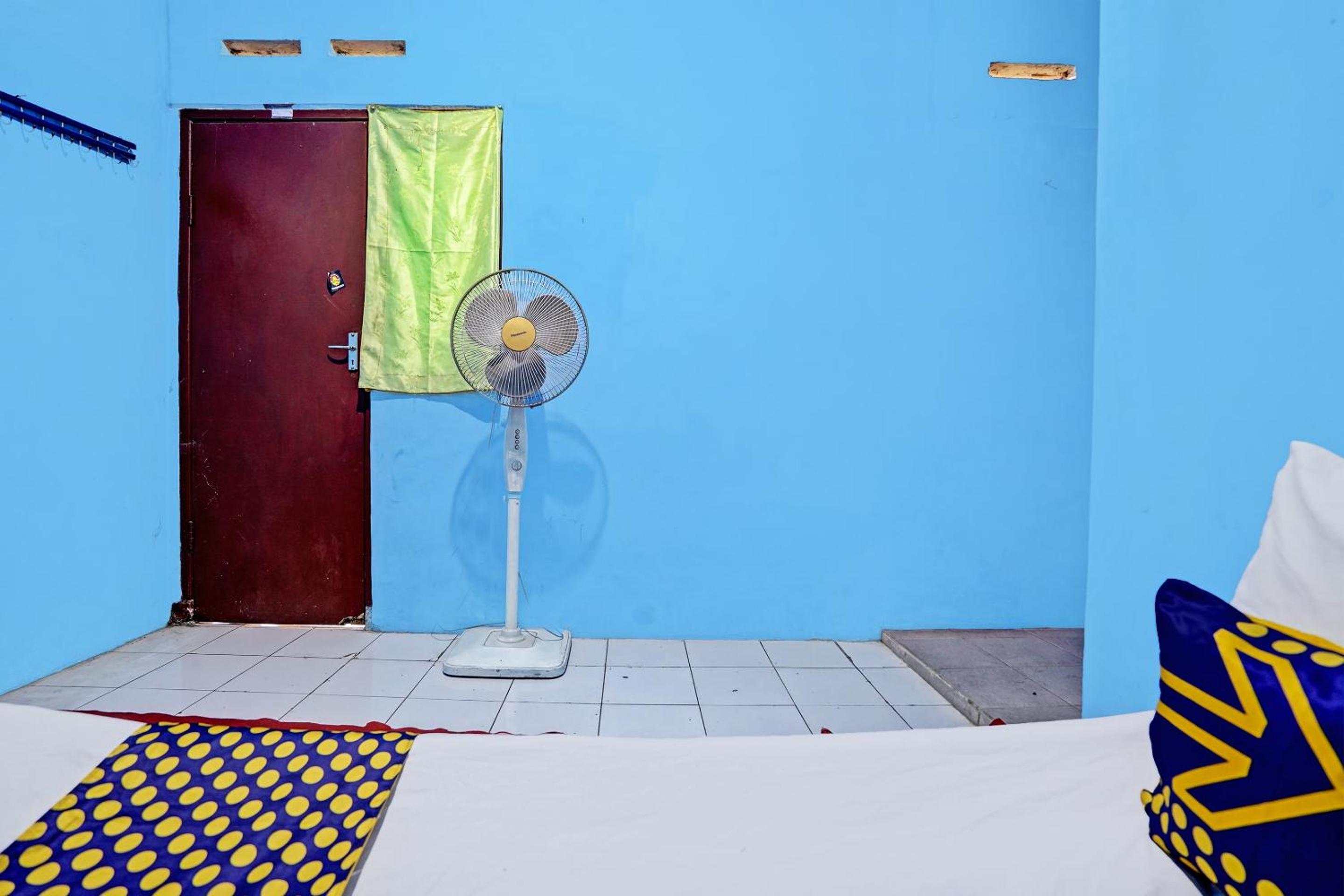 Budget Double Room - Photo 6