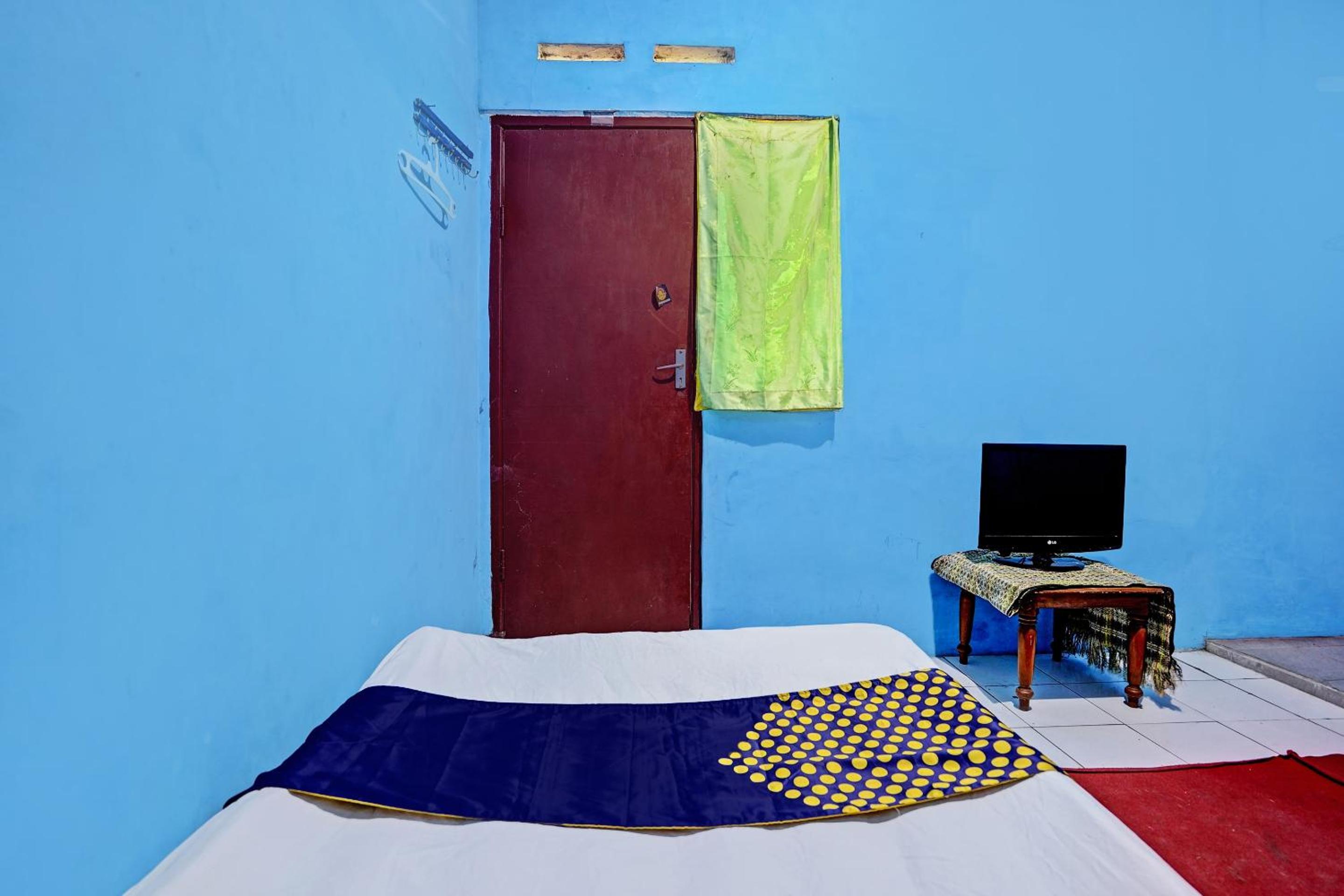 Budget Double Room - Photo 5